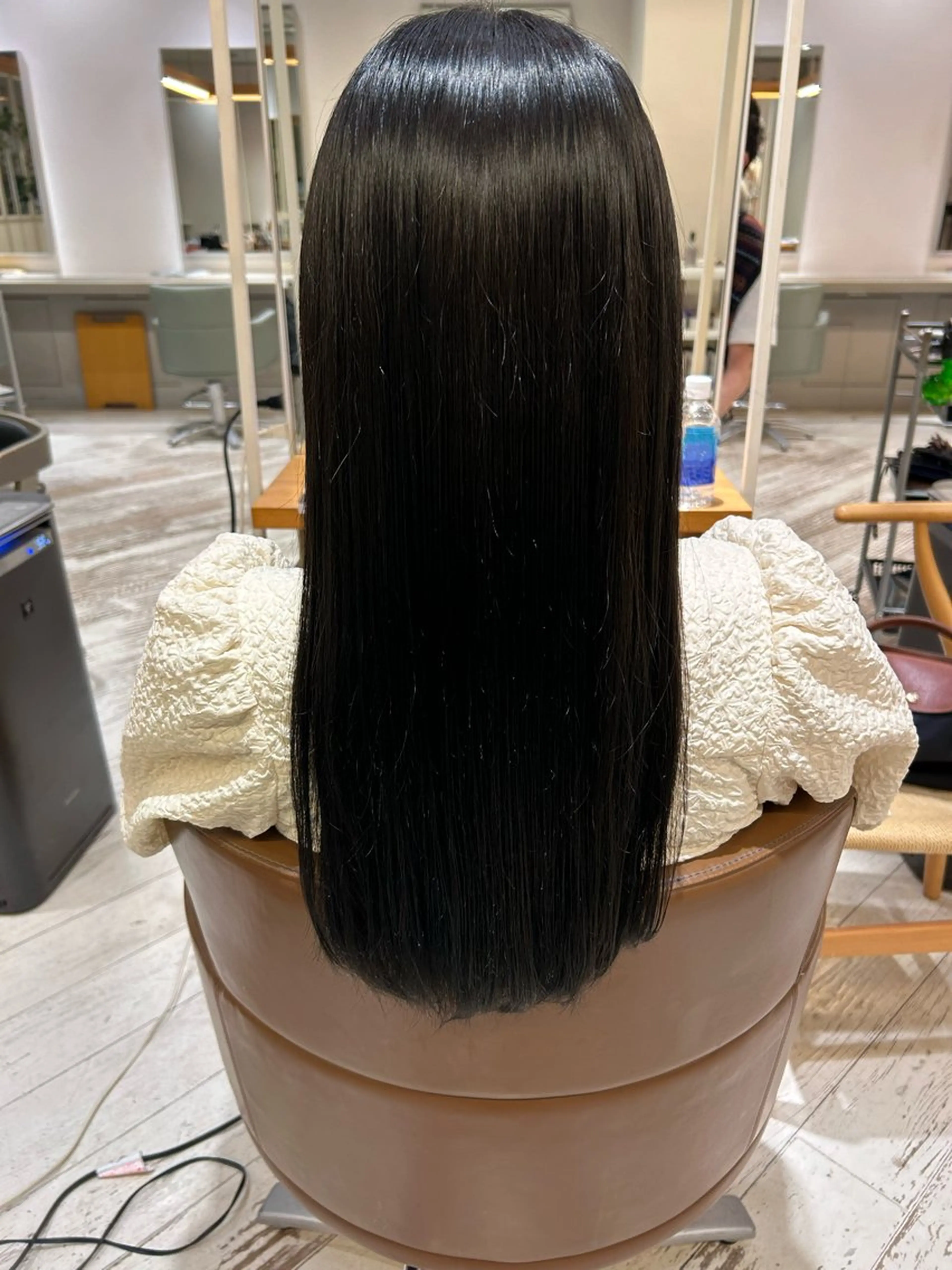 カラー 黒髪 白岩 君予のヘアスタイル