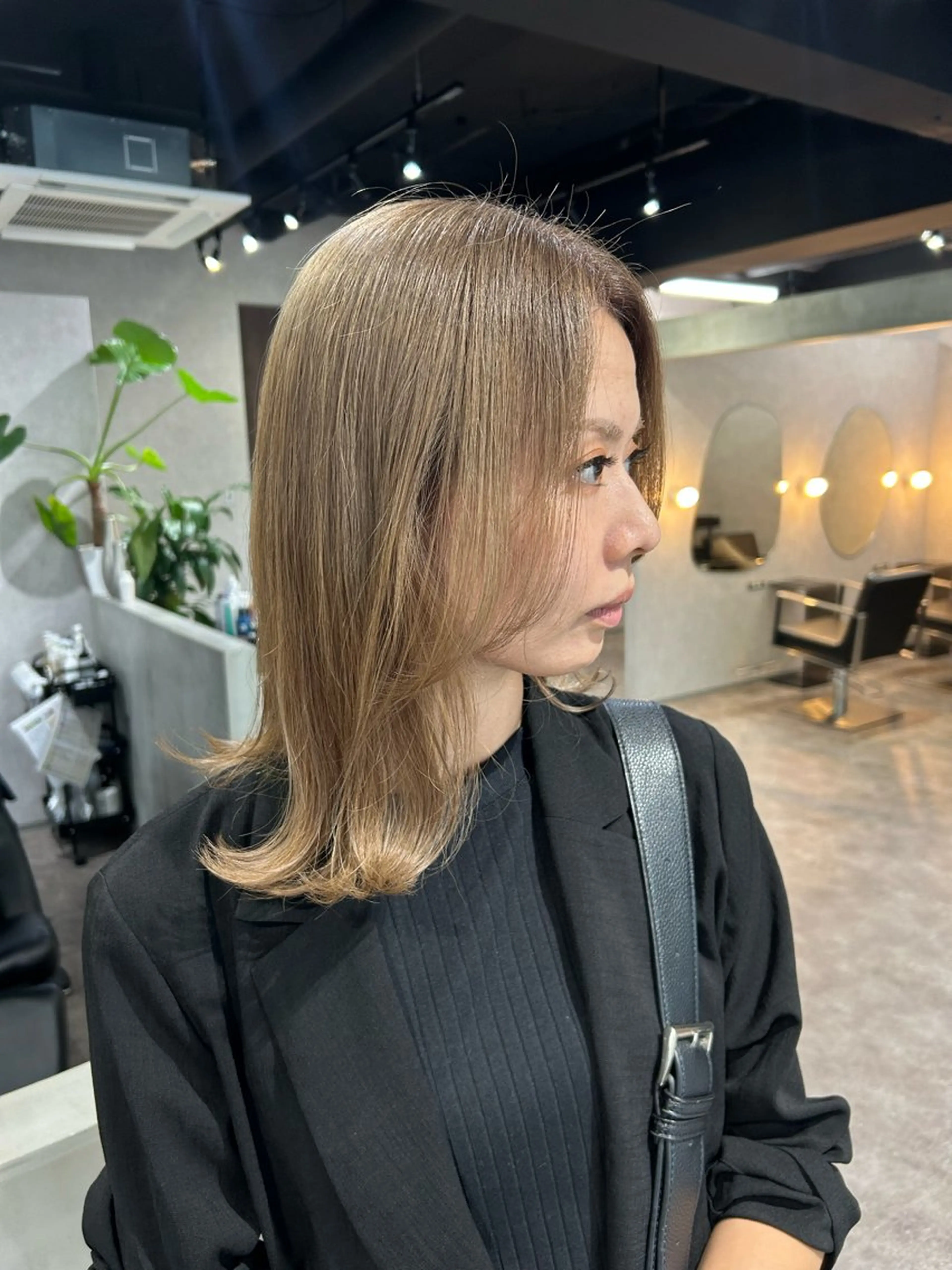 ミディアム カラー ベージュカラー ブリーチ 透明感カラー 井手 素子のヘアスタイル