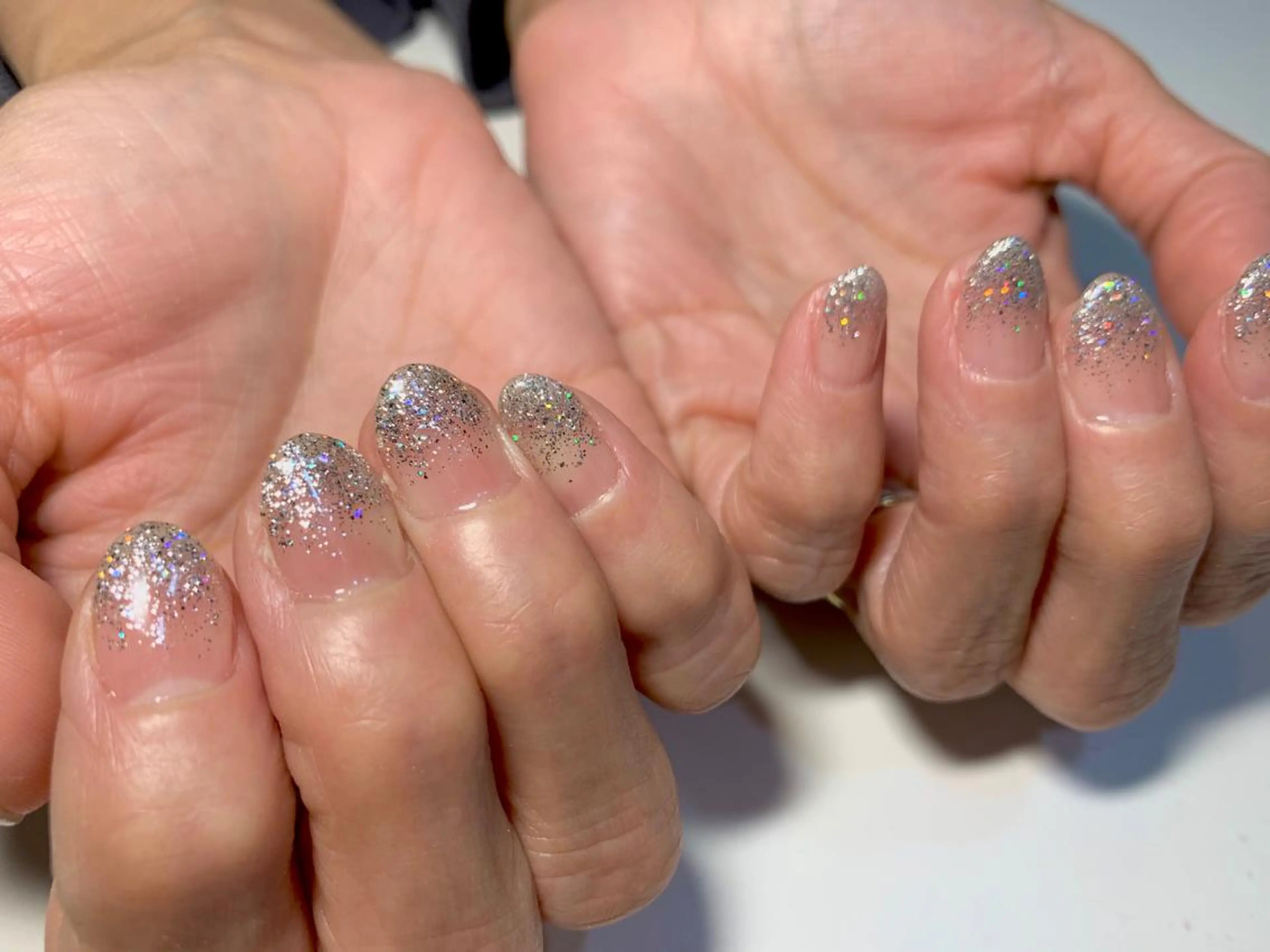 ネイル グラデーション ラメ(グリッター) ラメグラデーション ルリアンチッタ メンズ垢抜け特化の眉毛・アイブロウイメージ