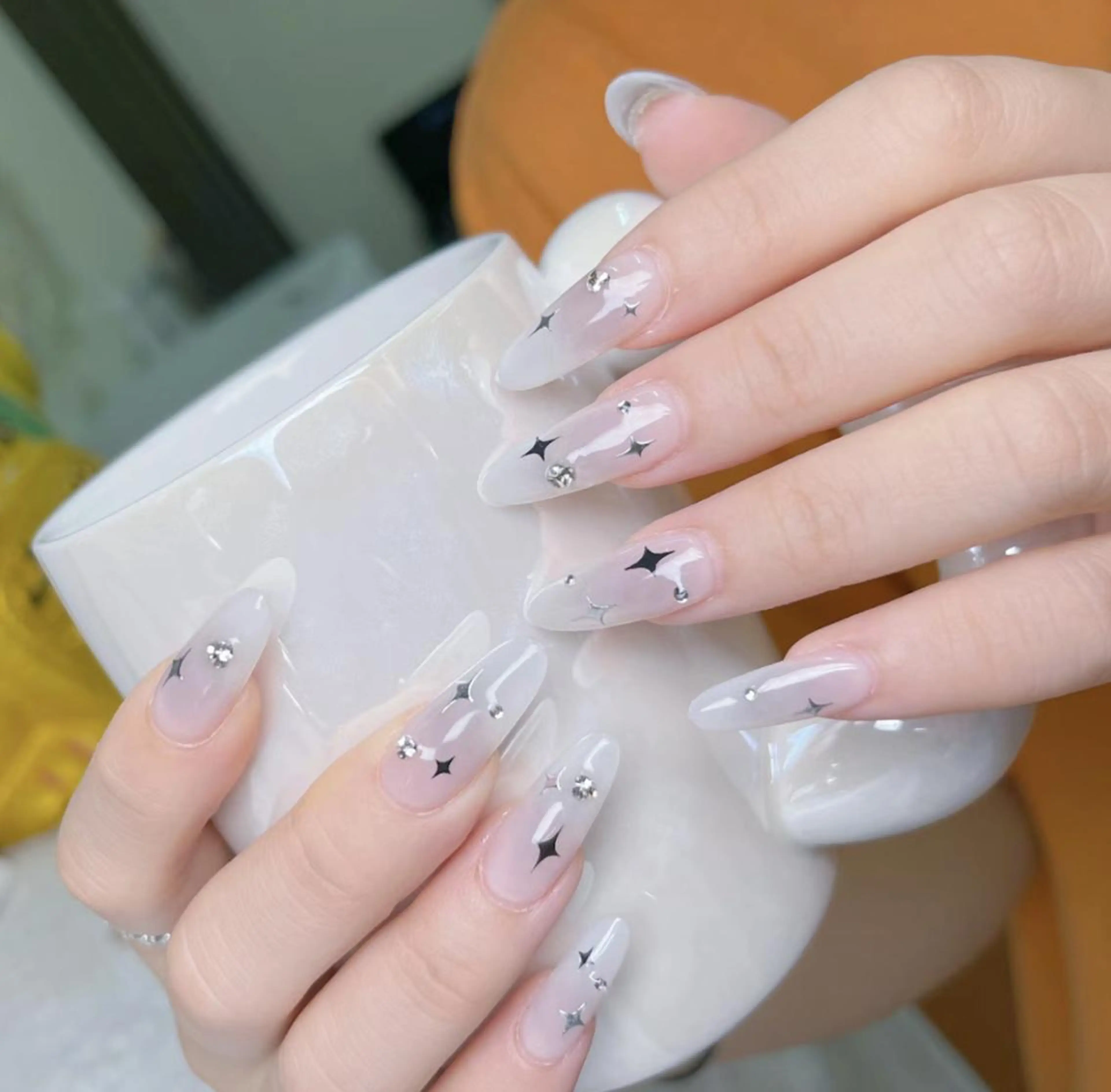 ネイル アートネイル 長さ出し ネイルチップ Queens ciciのネイルデザイン