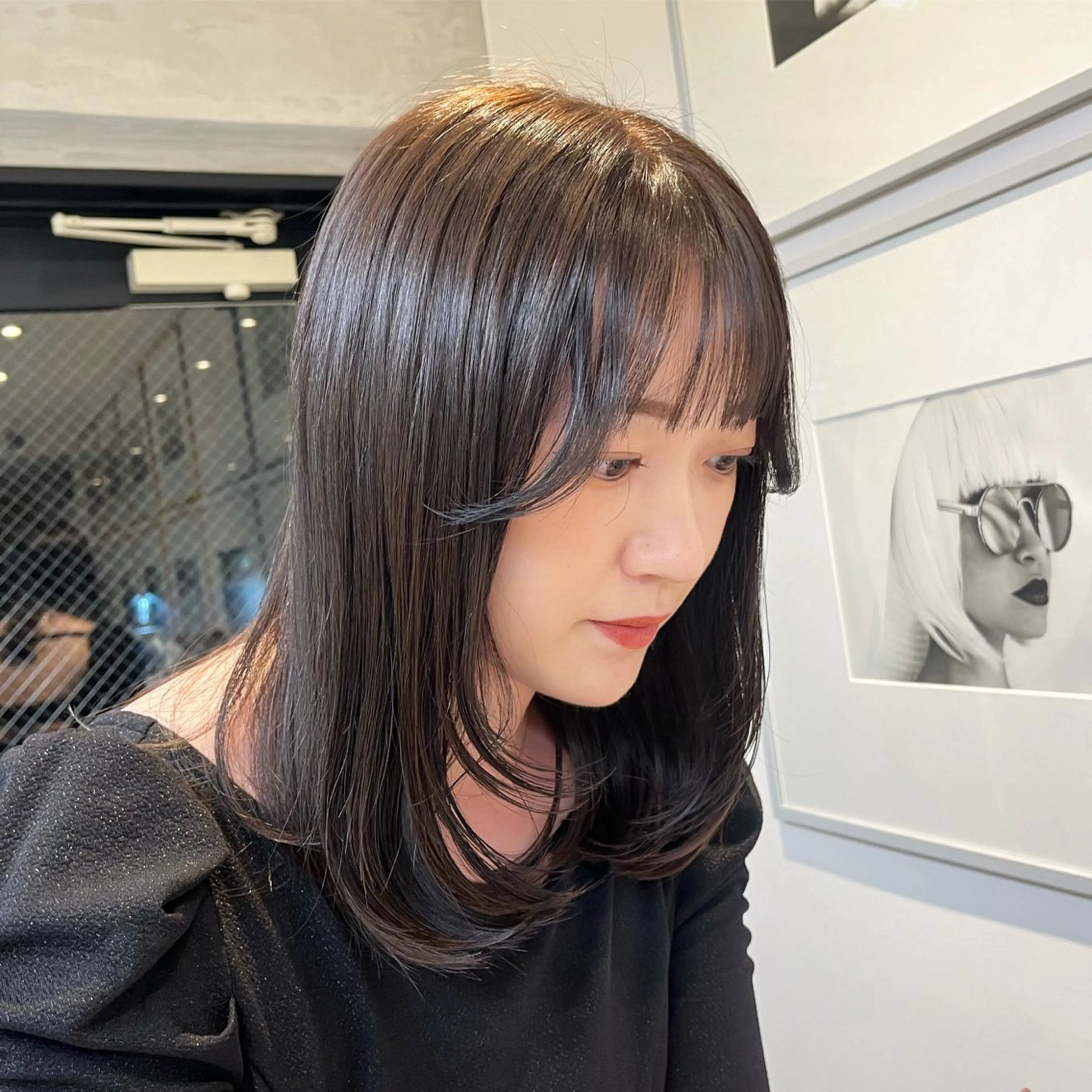 ミディアム カラー ベージュカラー ブラウンカラー ブラウンベージュ 透明感カラー グレージュ カット ヘアカラー トリートメント ヘッドスパ ヘアセット カジュアルを女っぽく 𝗮𝘆𝗮𝗰𝗼のヘアスタイル