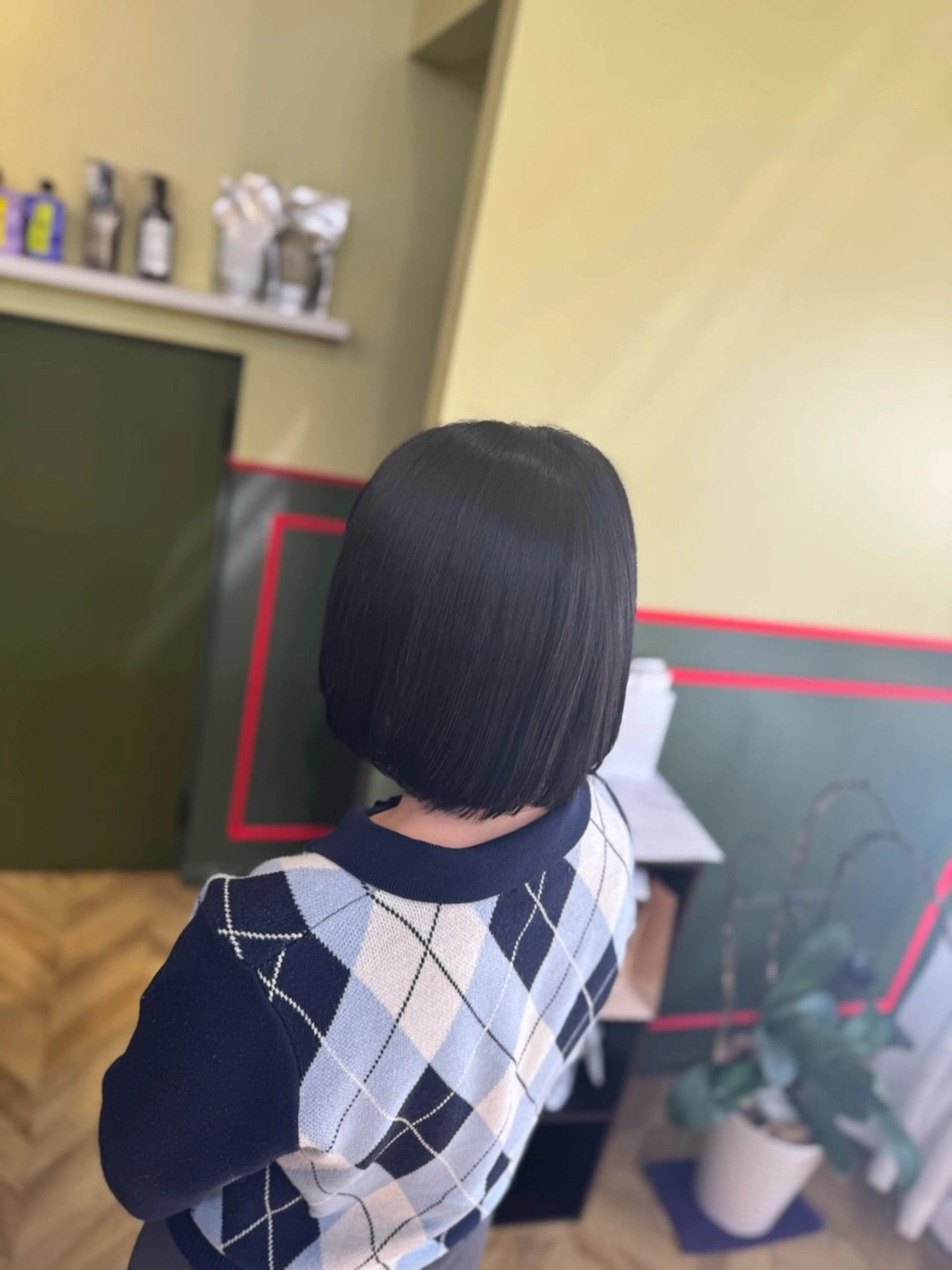 ショート カラー 黒髪 ブルーカラー ブルーブラック ヘアカラー cureK所属・米倉 麻衣のヘアスタイル