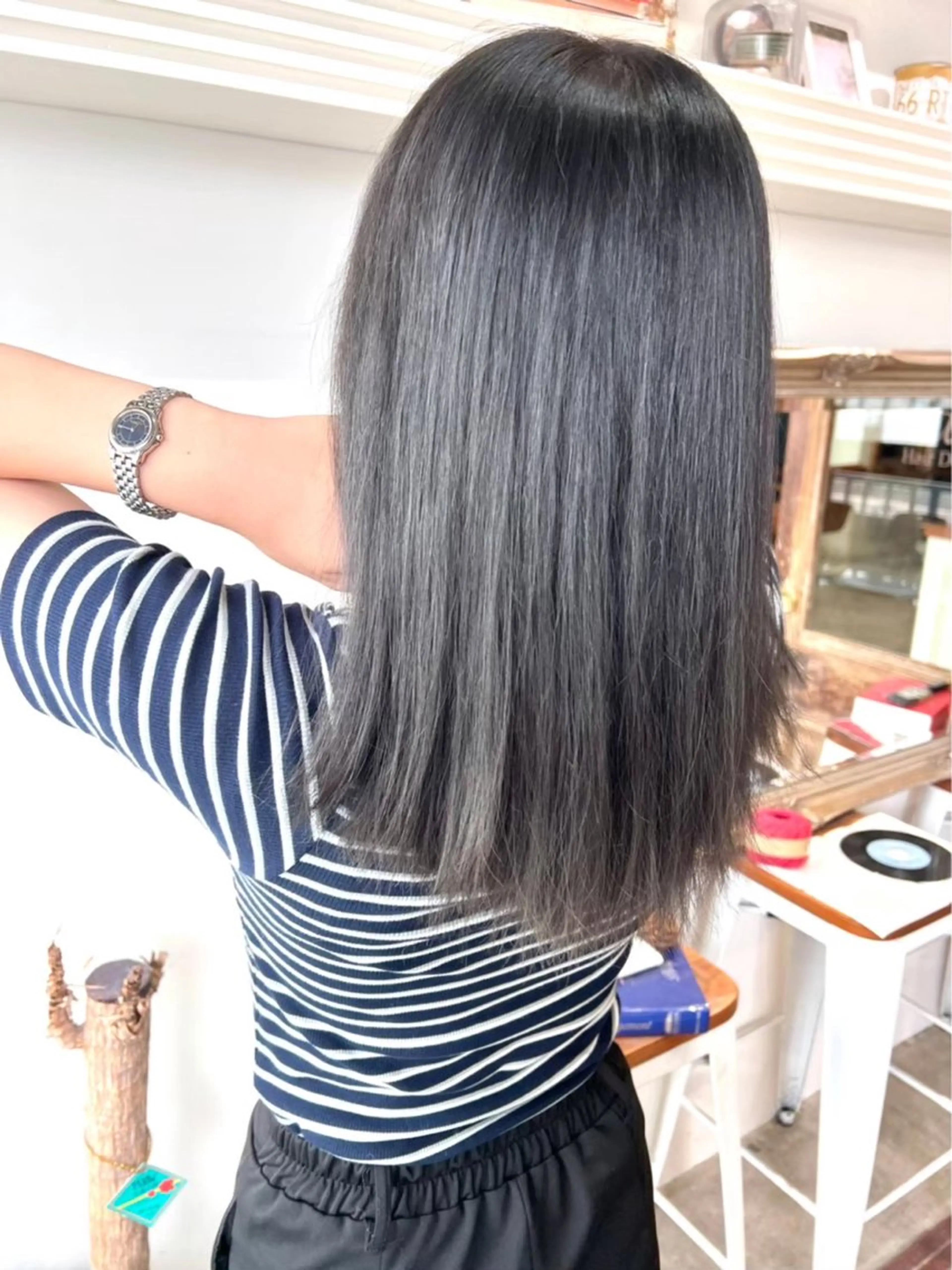 ロング カラー グレージュ MUSASHI ブリーチカラー◎のヘアスタイル