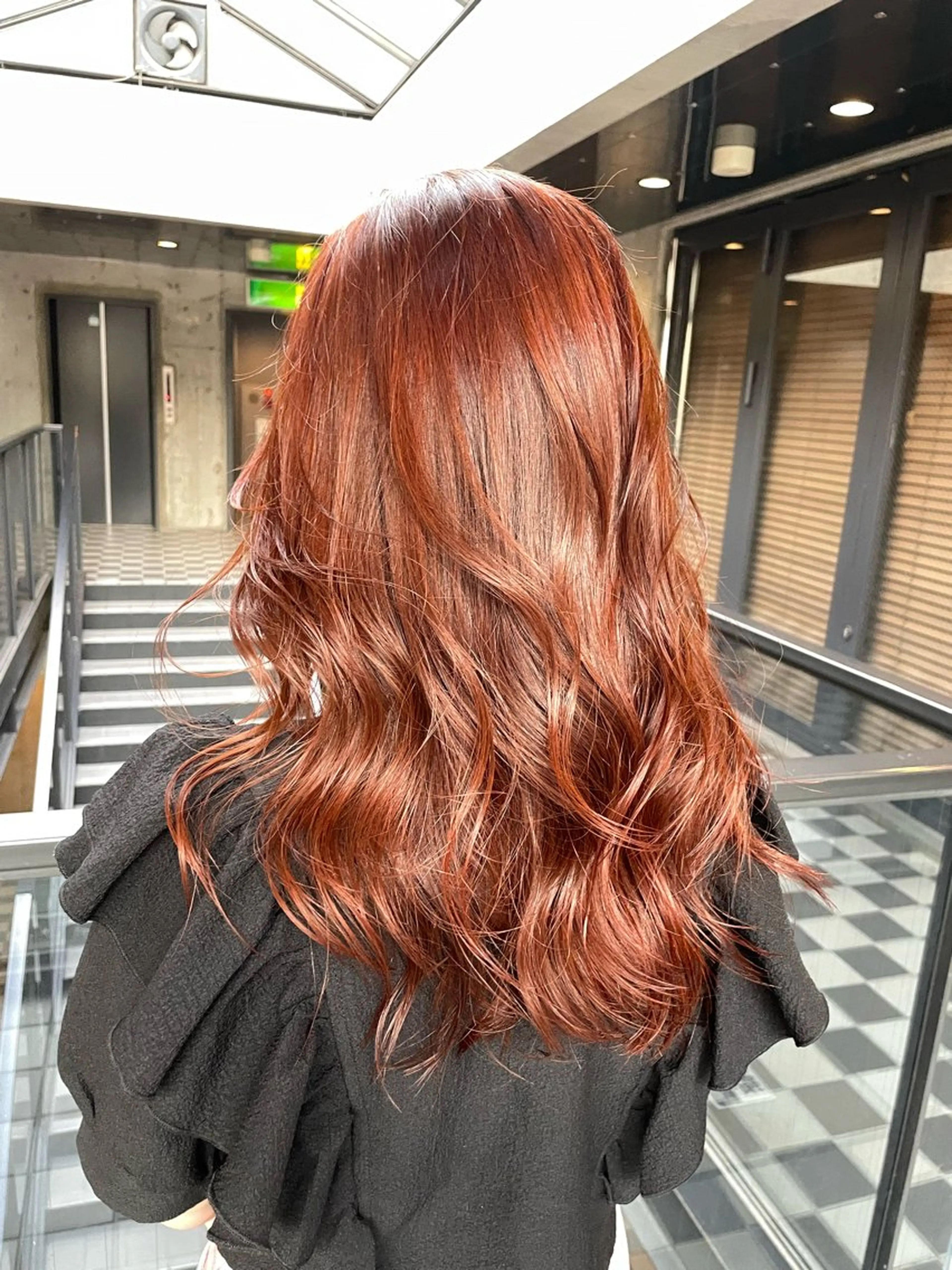 ロング オレンジブラウン 🫧ハイライトカラー 🫧 𝓜𝓘𝓤のヘアスタイル