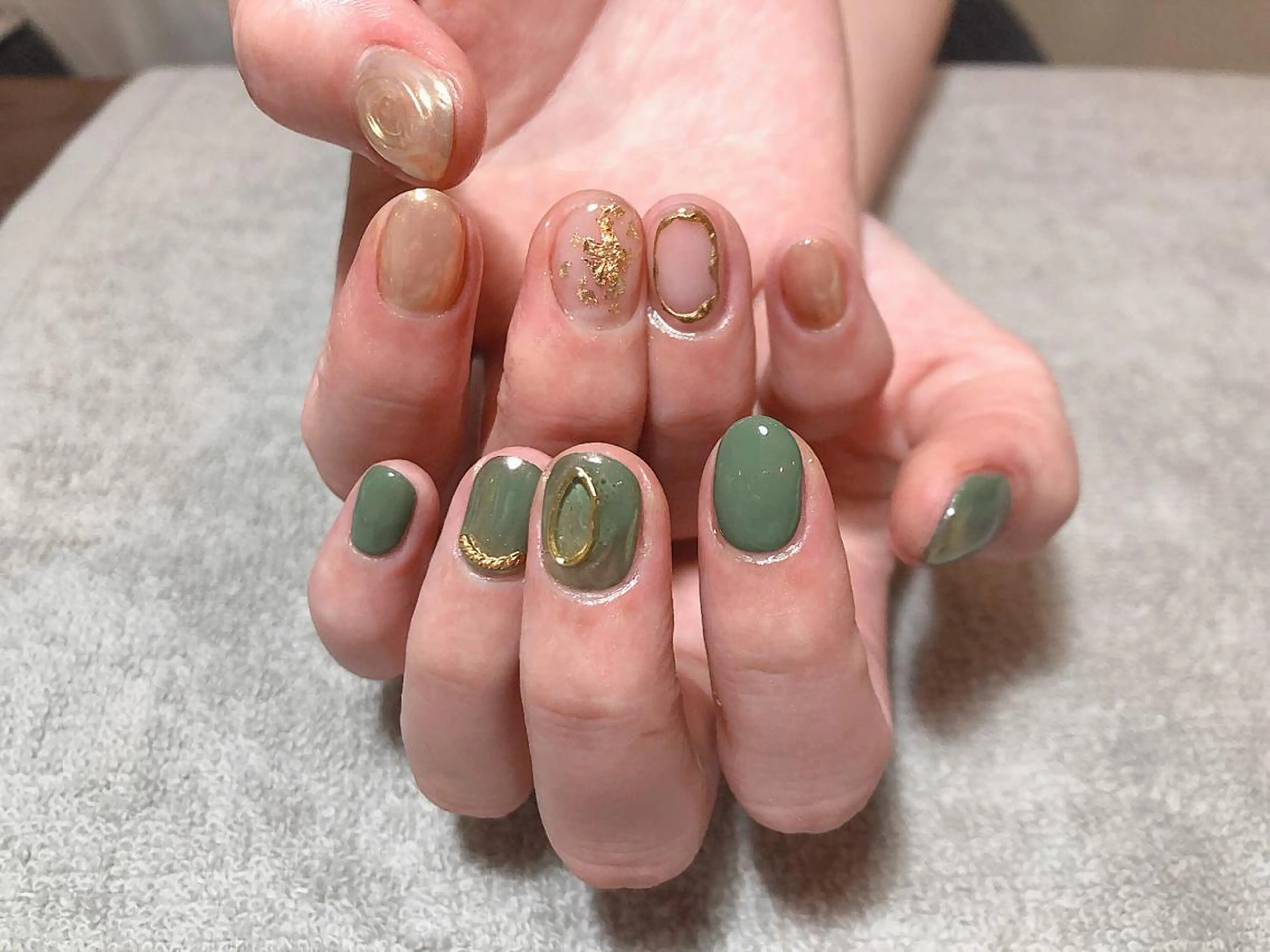 ショート カラー マツエク・マツパ ハンドネイル illum hicariのネイルデザイン