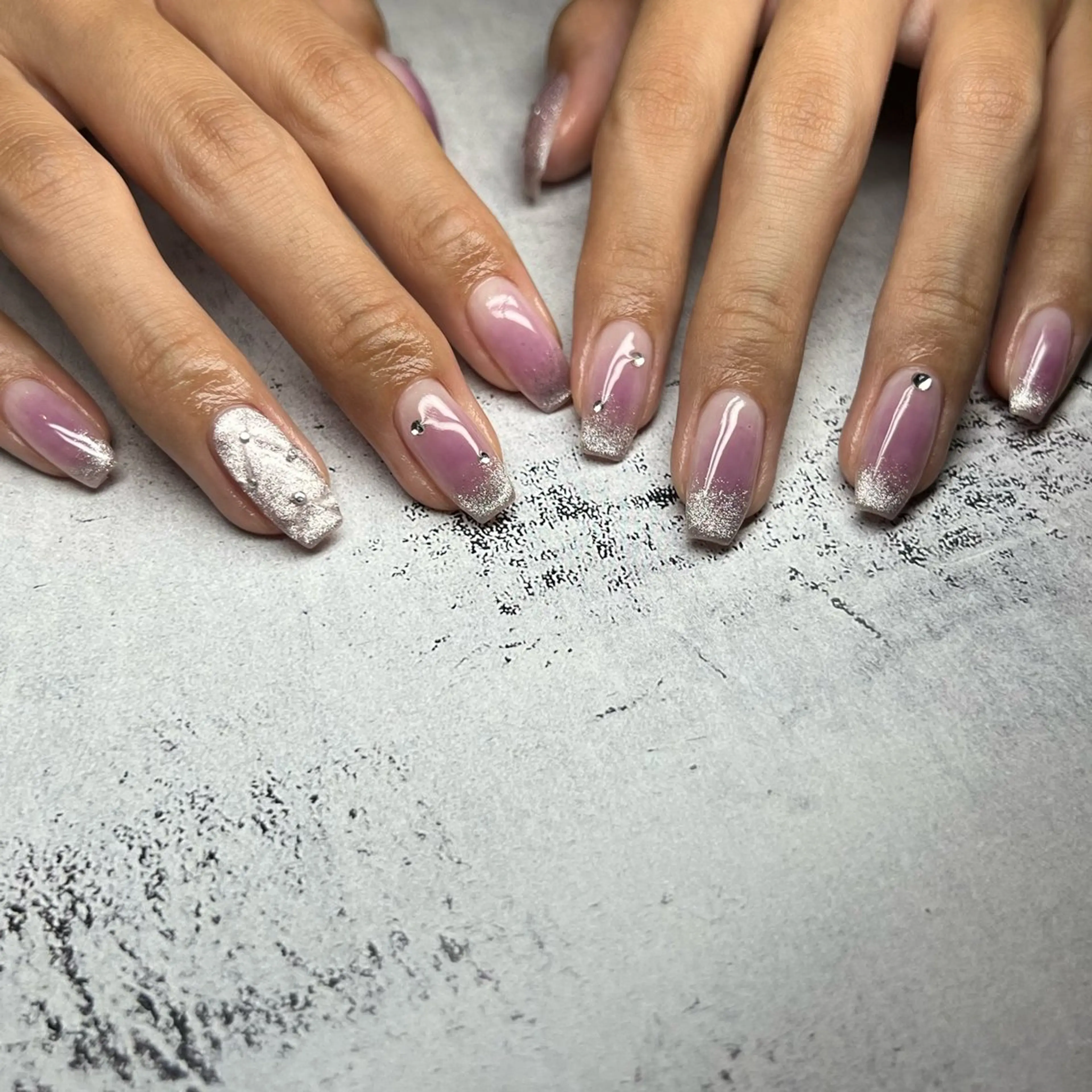 ネイル チークネイル ハート ハンドネイル 𝐫𝐚𝐢 𝐧𝐚𝐢𝐥の眉毛・アイブロウイメージ