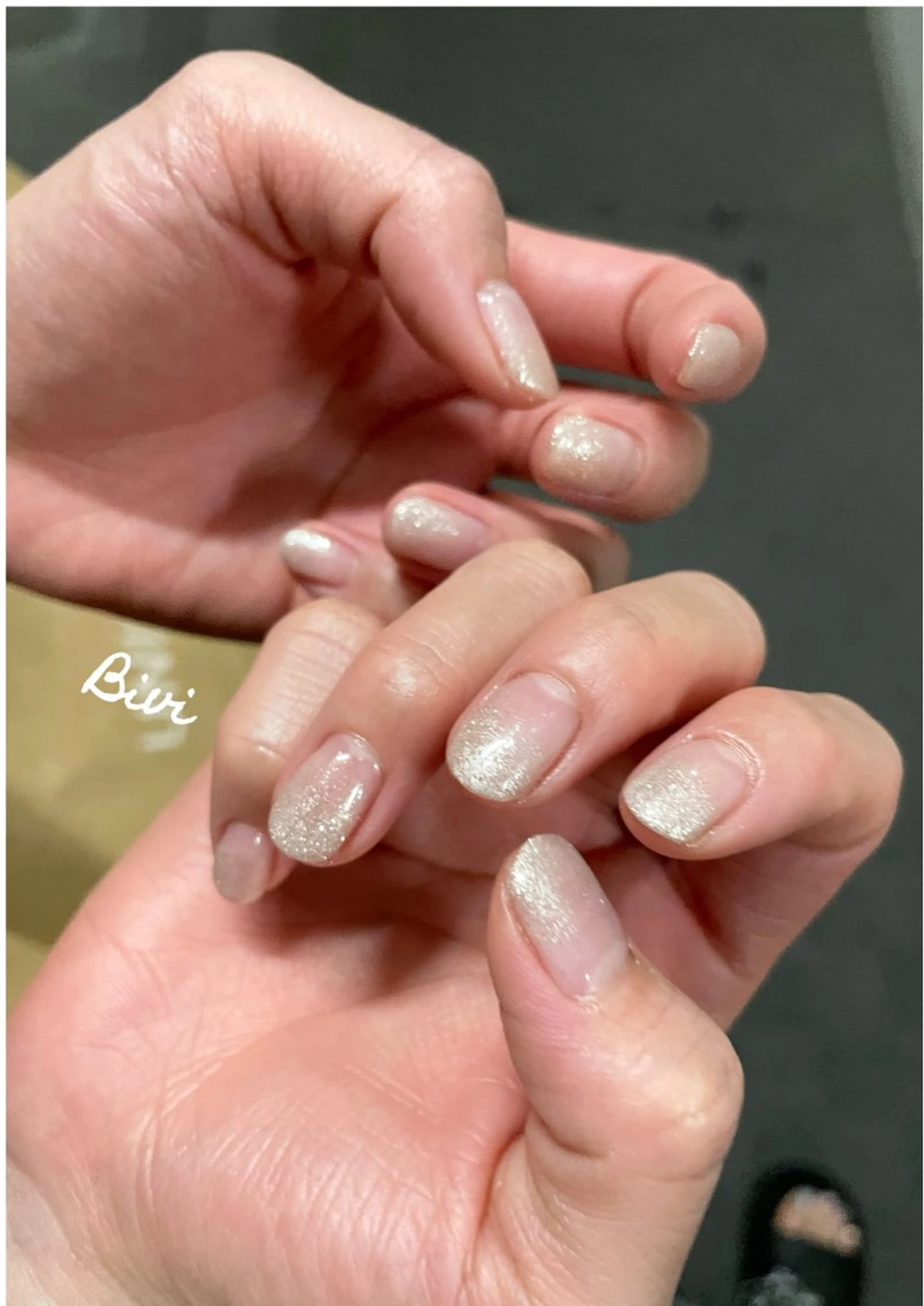 ネイル アートネイル フラッシュネイル グラデーション ラメ(グリッター) シルバー ハンドネイル ハンドケア ♡Bivi♡自爪に 優しいネイルサロンのネイルデザイン