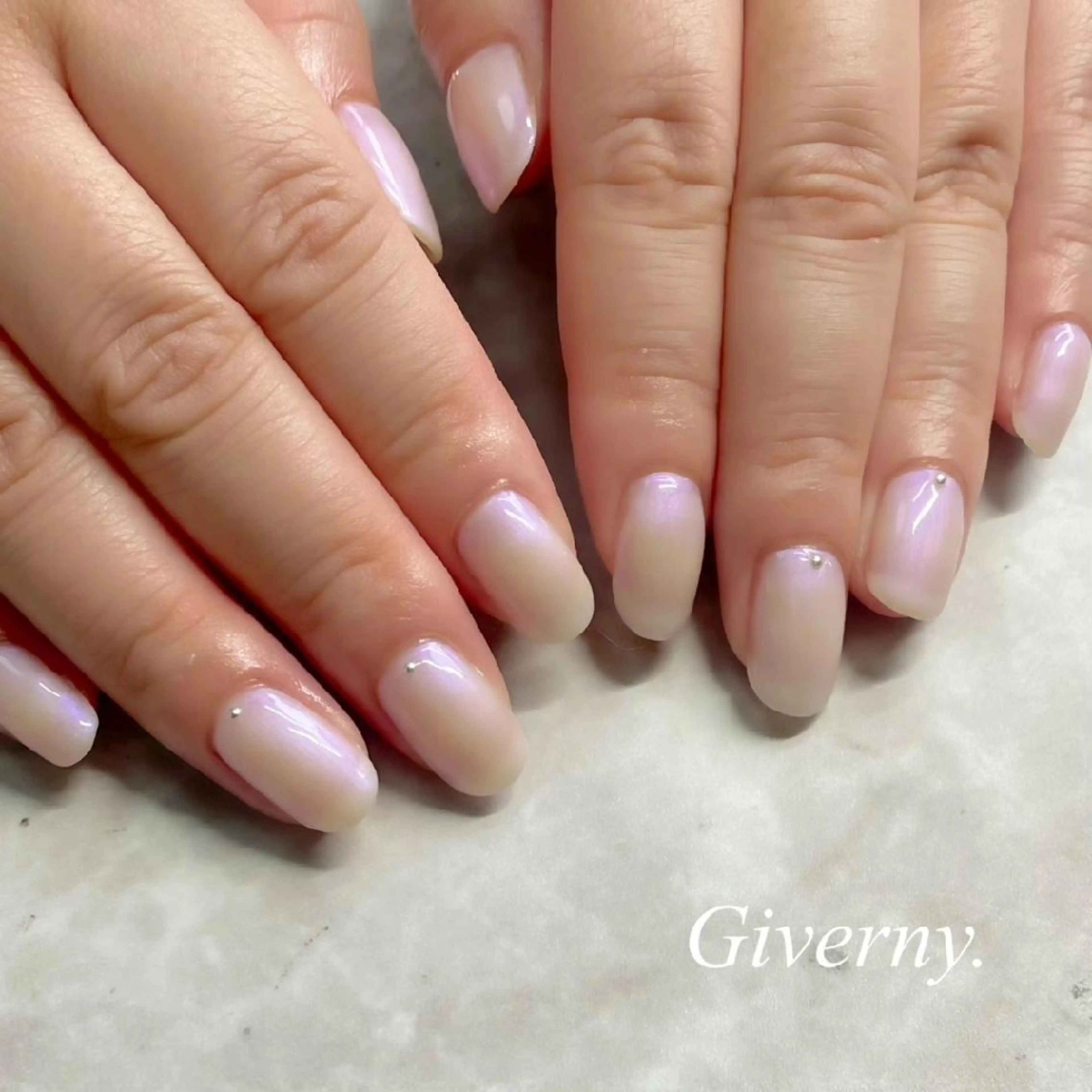 ネイル オフィスネイル ワンカラーネイル パープル シルバー シンプルネイル ハンドネイル Giverny .のネイルデザイン