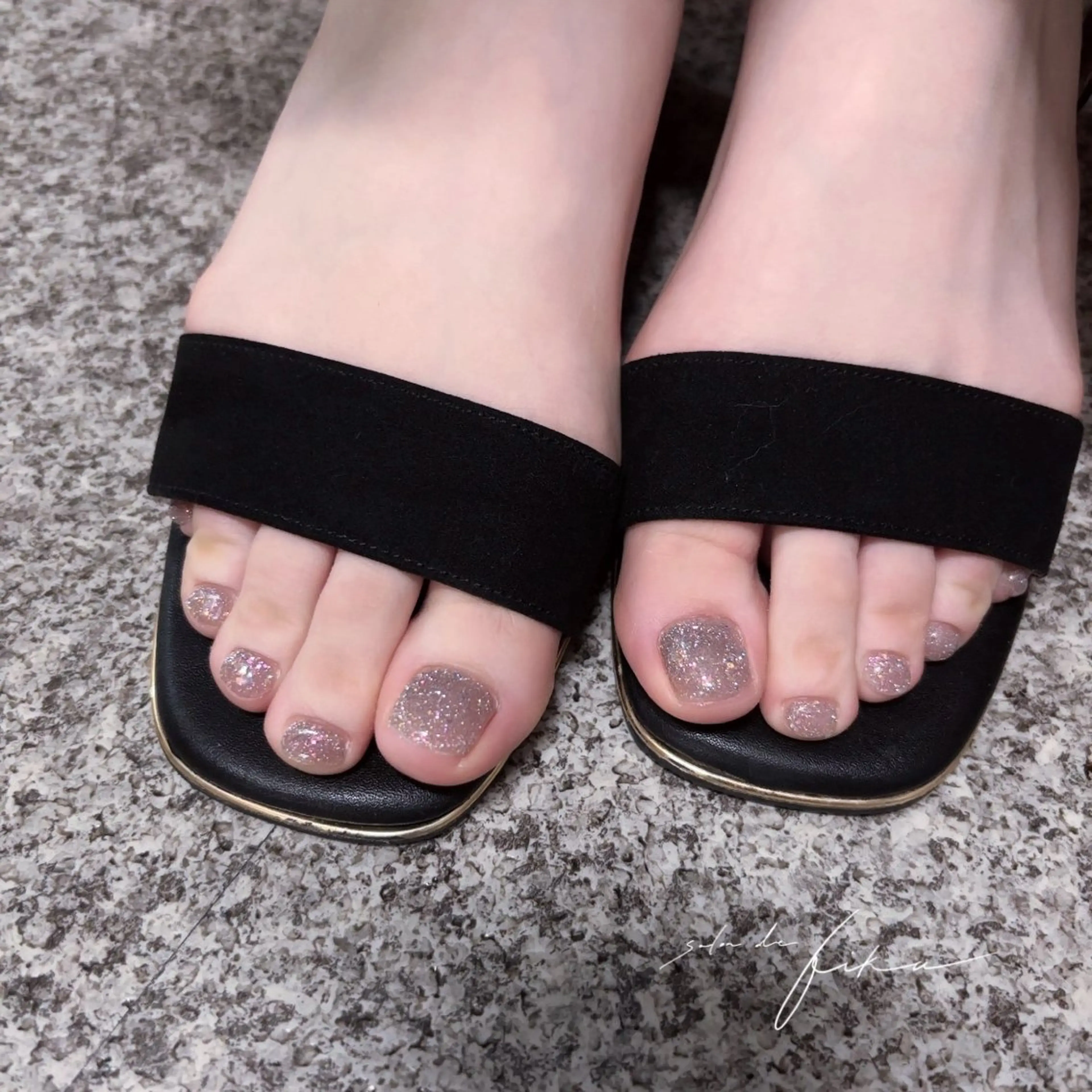 ネイル フットネイル ラメ(グリッター) ワンカラーネイル ayano 【パラジェル取扱店】のネイルデザイン