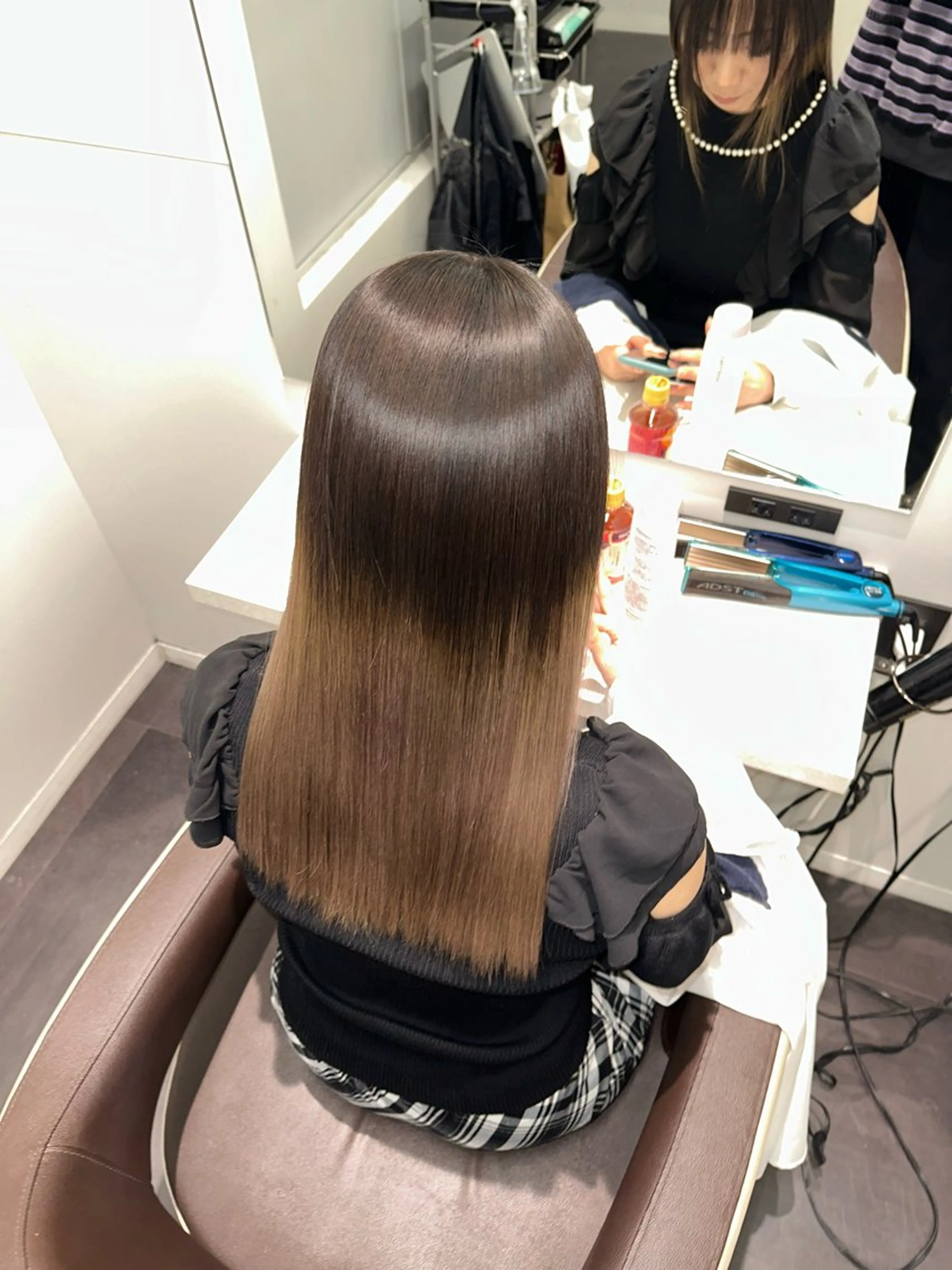 セミロング カラー Wisteria所属・美髪特化✨ 伊織✨縮毛矯正✨のヘアスタイル