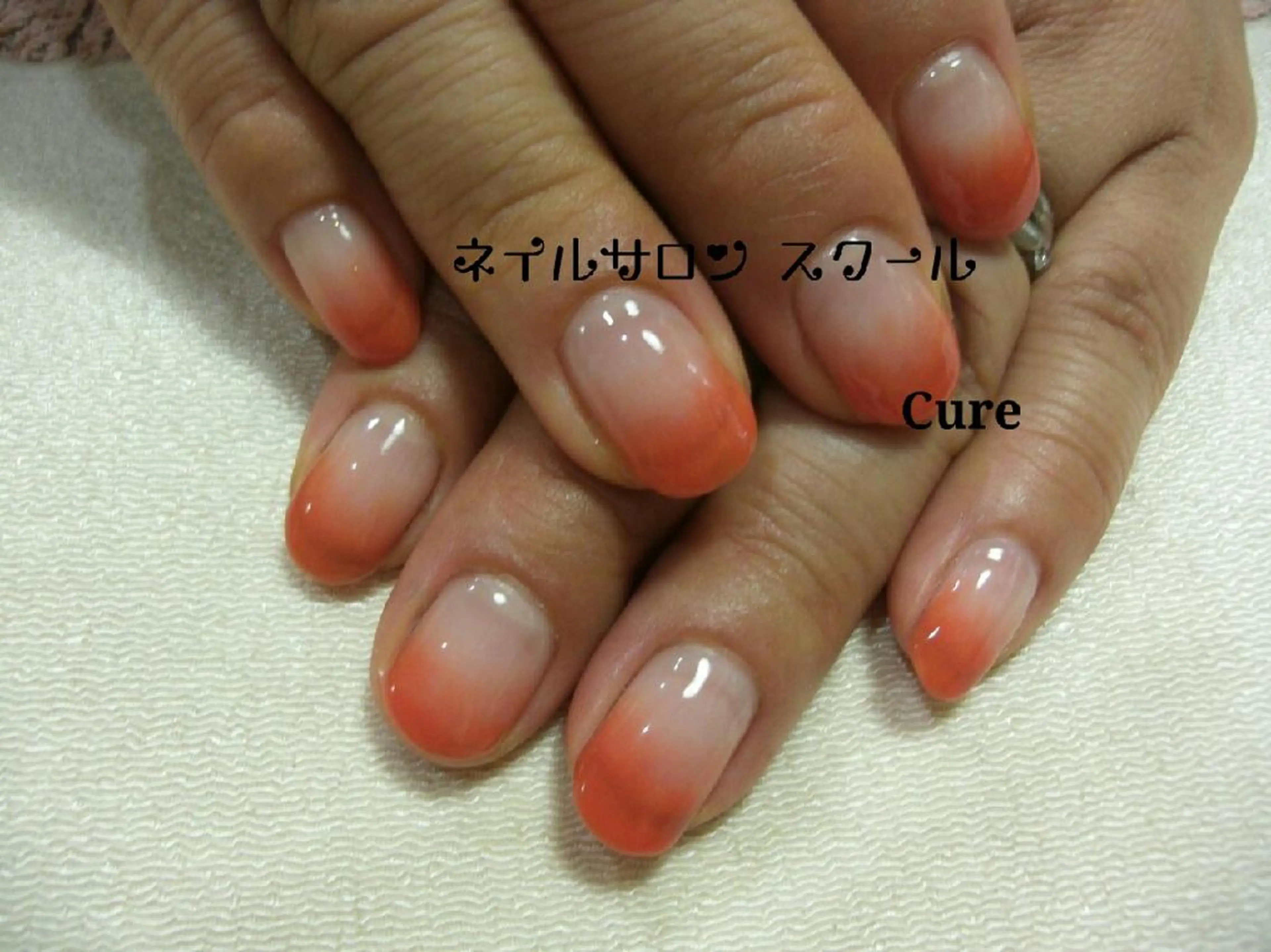 ミディアム ネイル グラデーション オレンジ シンプルネイル ネイルサロン Cureのネイルデザイン