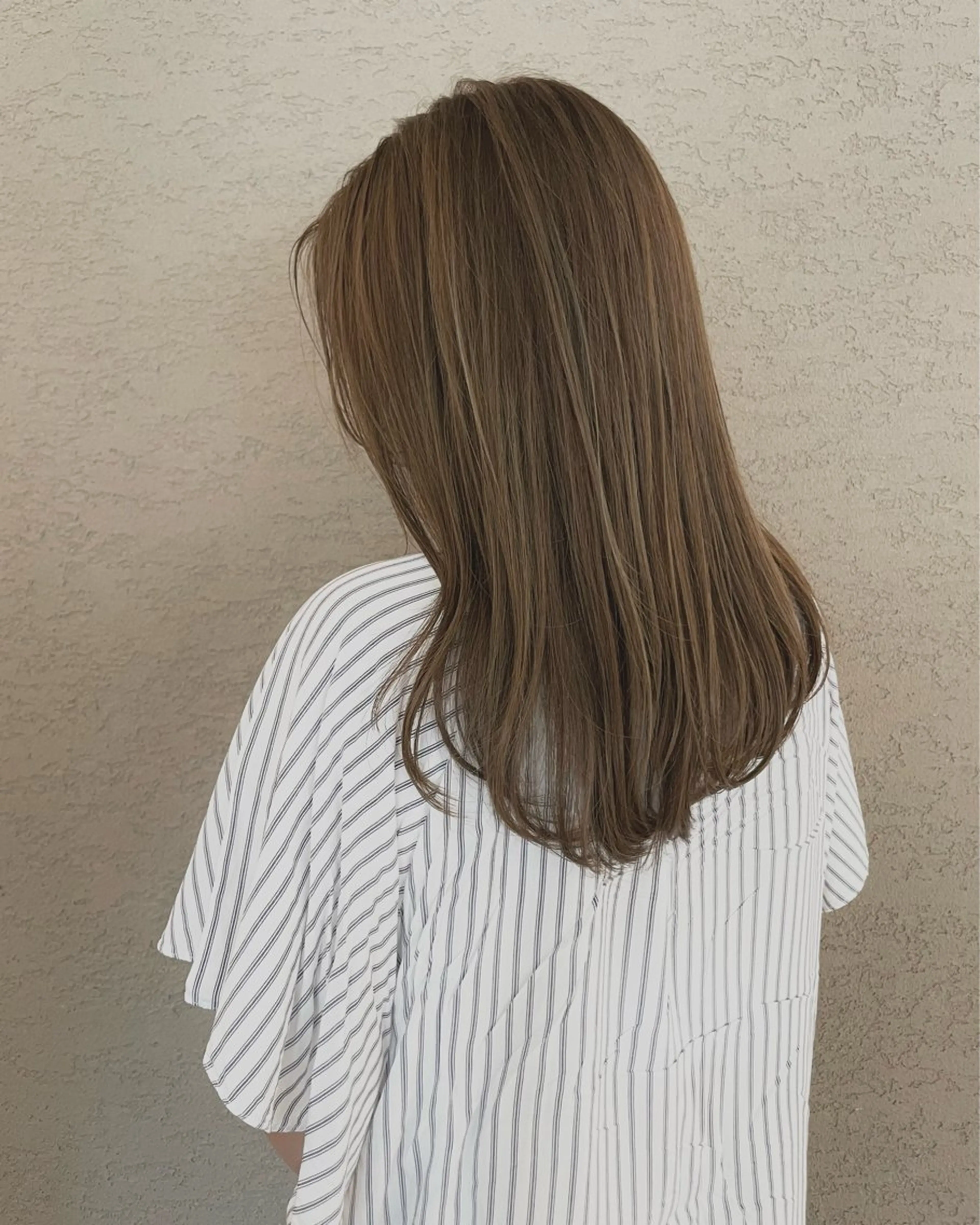 ミディアム カラー 透明感カラー ハイライトカラー ハイライト カット ヘアカラー トリートメント ミディアム特化 /透明感カラーmoeのヘアスタイル