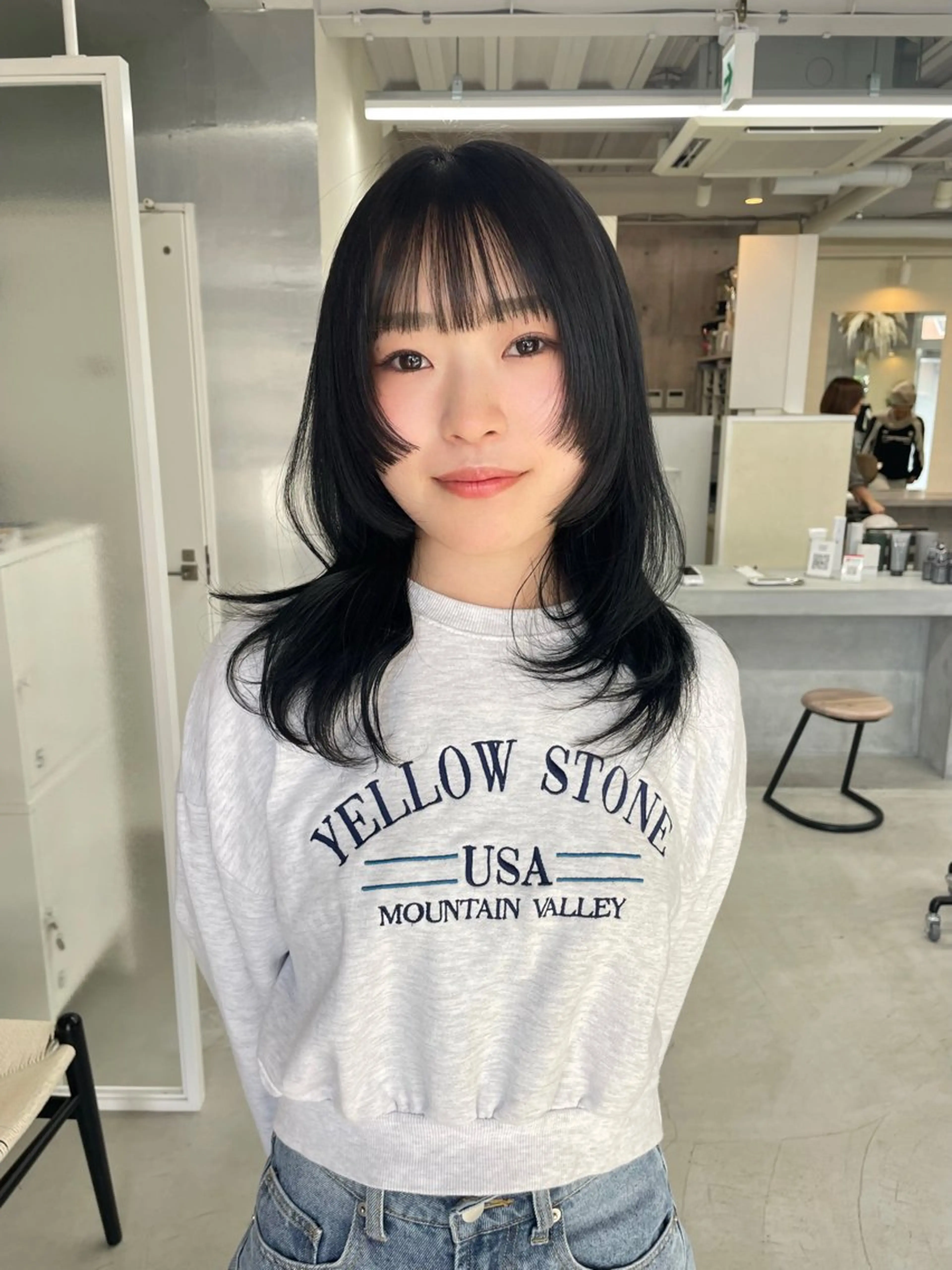 セミロング カラー 黒髪 ブルーカラー ブルーブラック くせ毛 姫カット 錦 茉李 @lm.mari03のヘアスタイル