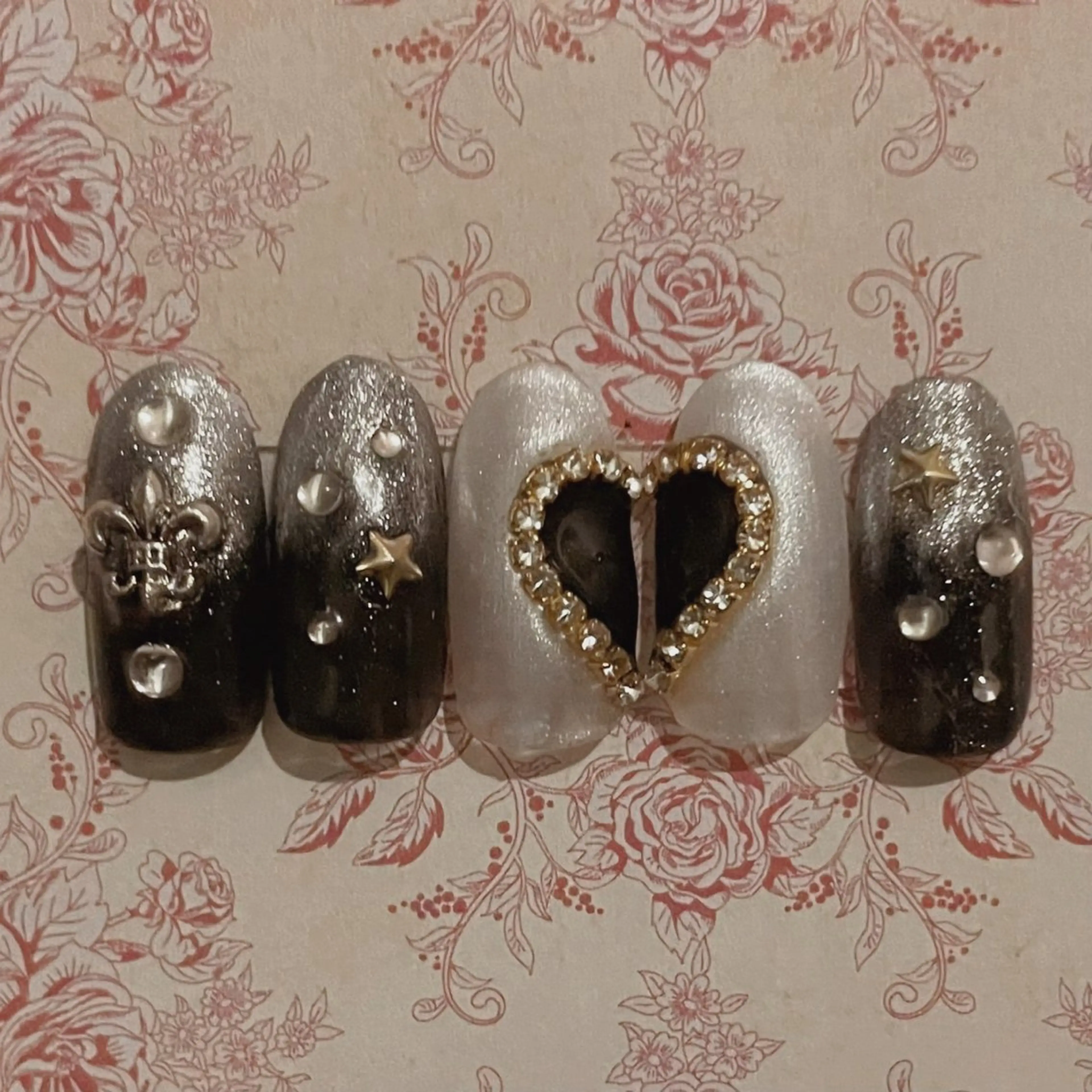 ネイル パーツ全部¥110 サロンミミのネイルデザイン