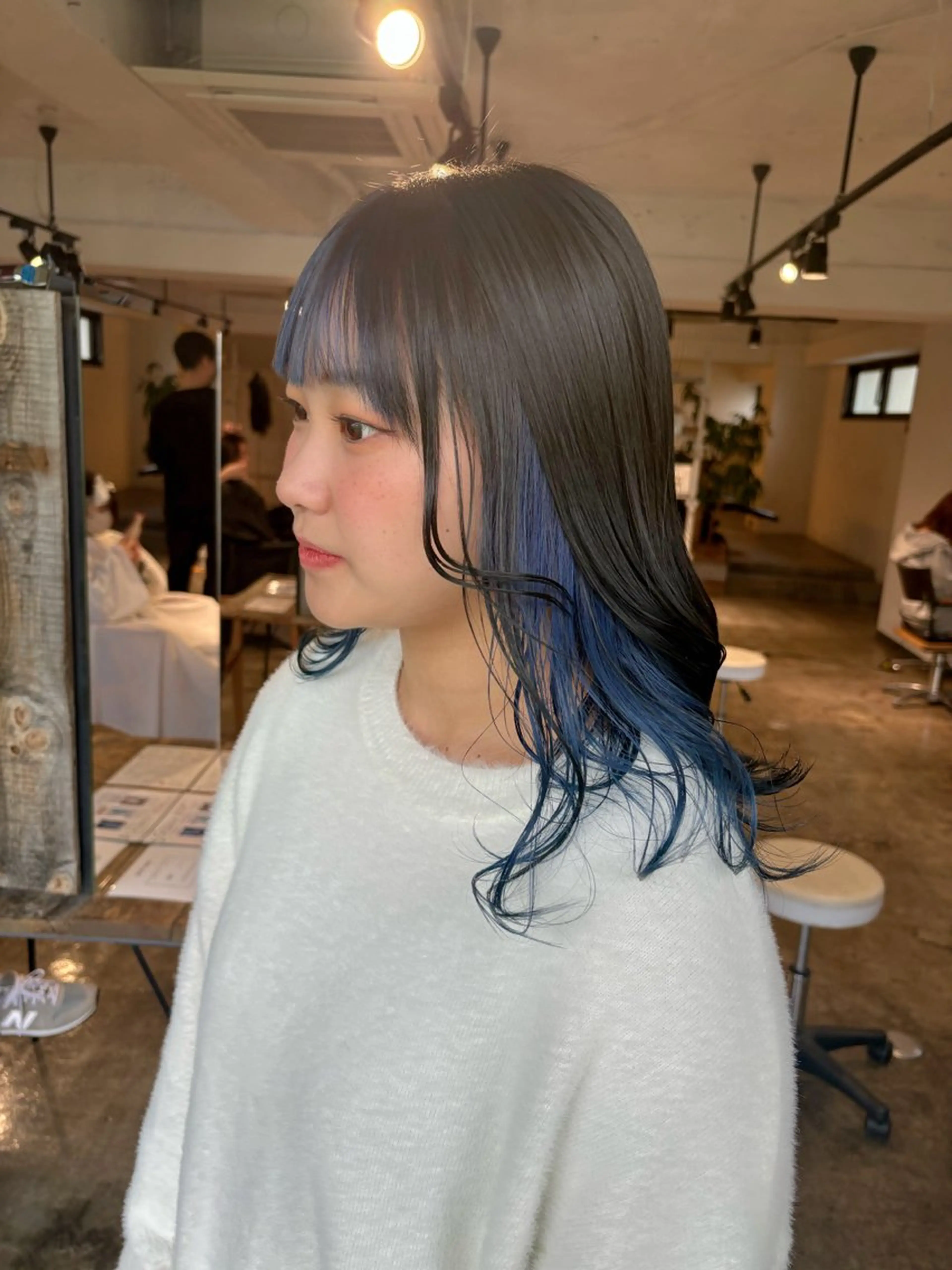 セミロング カラー ブリーチ ブルーカラー デザインカラー ダブルカラー インナーカラー ヘアカラー トリートメント 暖色カラー🍒 ケアブリーチ/akiのヘアスタイル