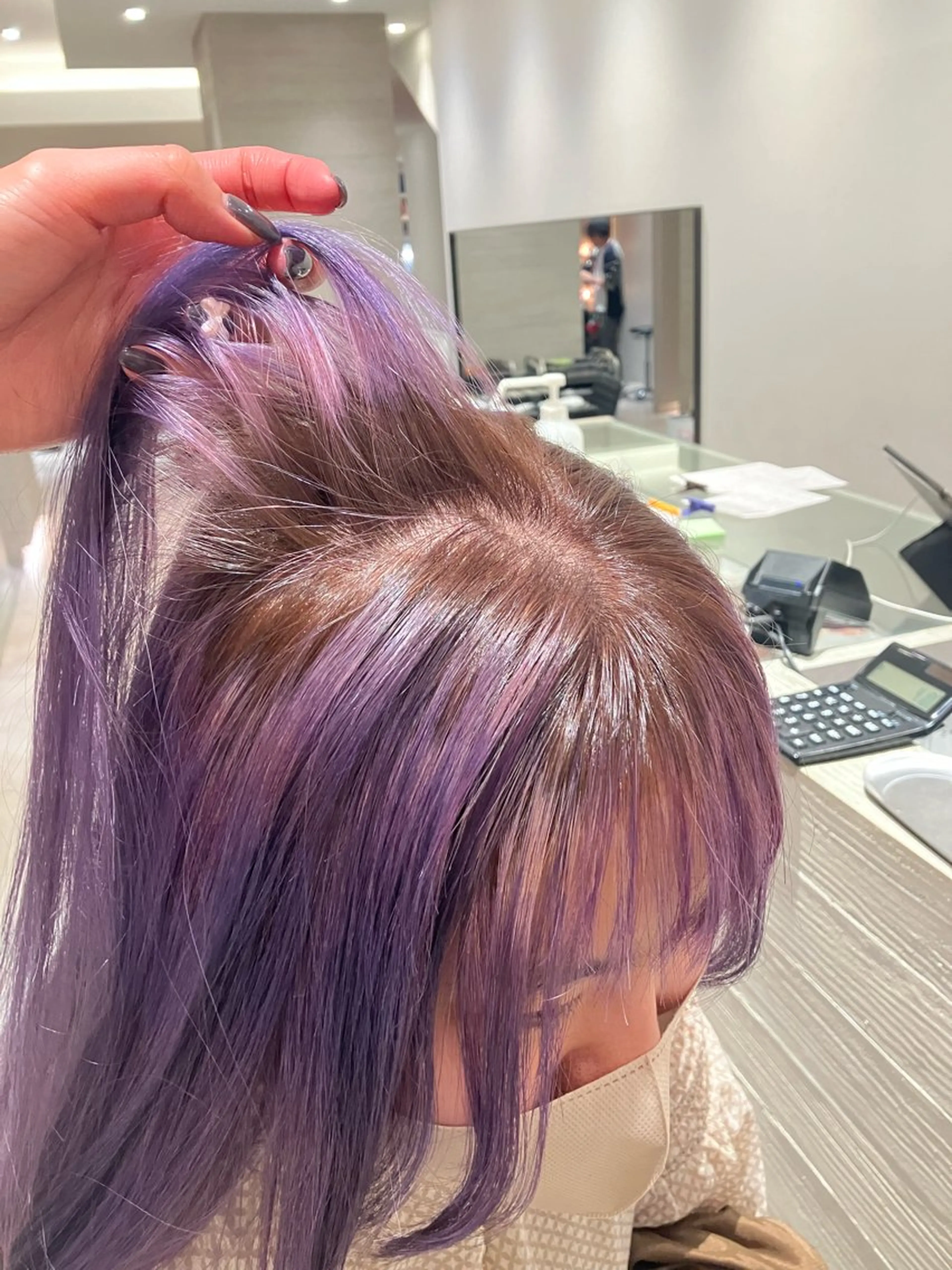 ミディアム カラー サキ🤍ハイトーン 🩰くびれ巻きヘアのヘアスタイル