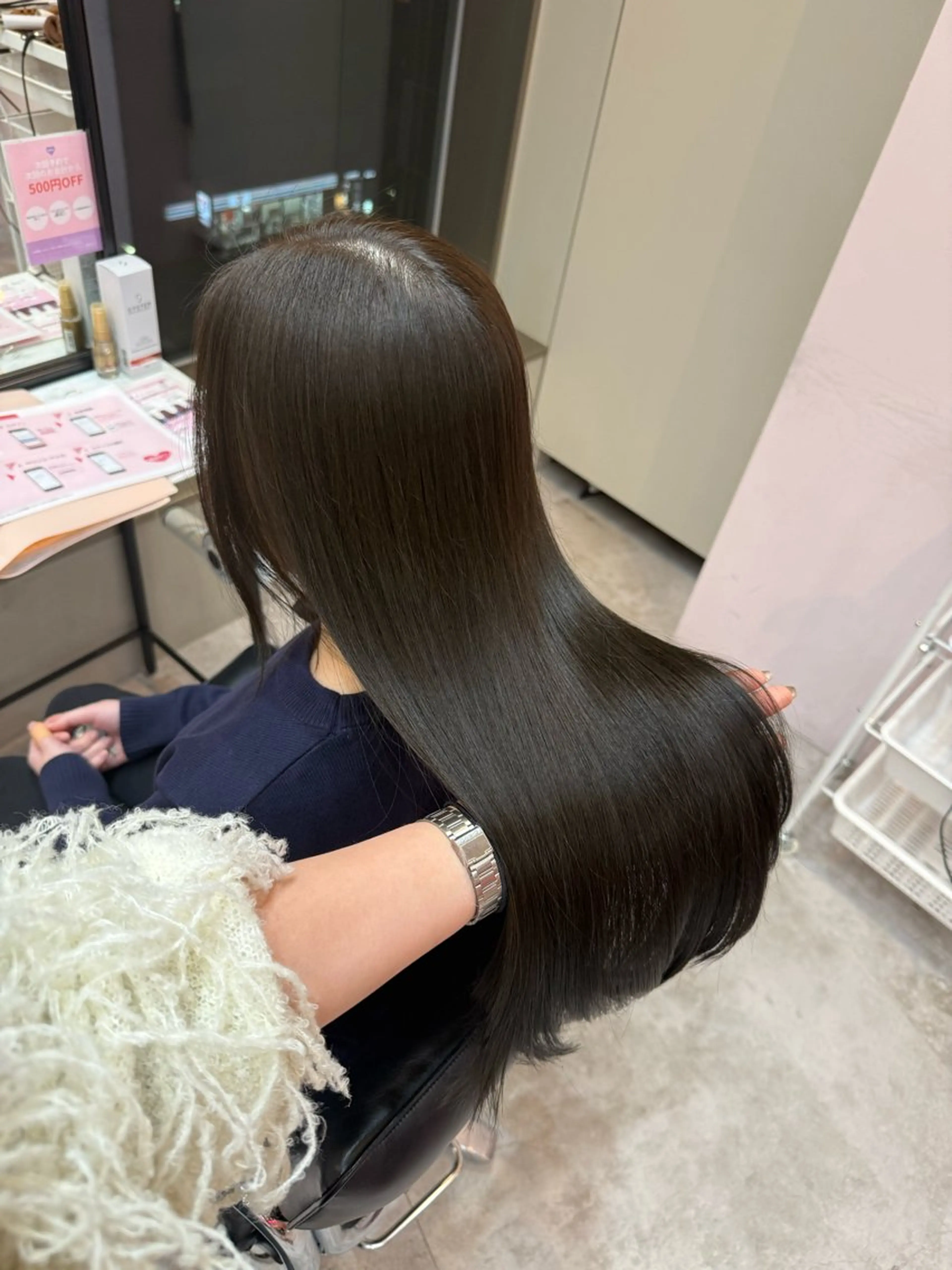 ロング 艶髪カラー MOMOEのヘアスタイル