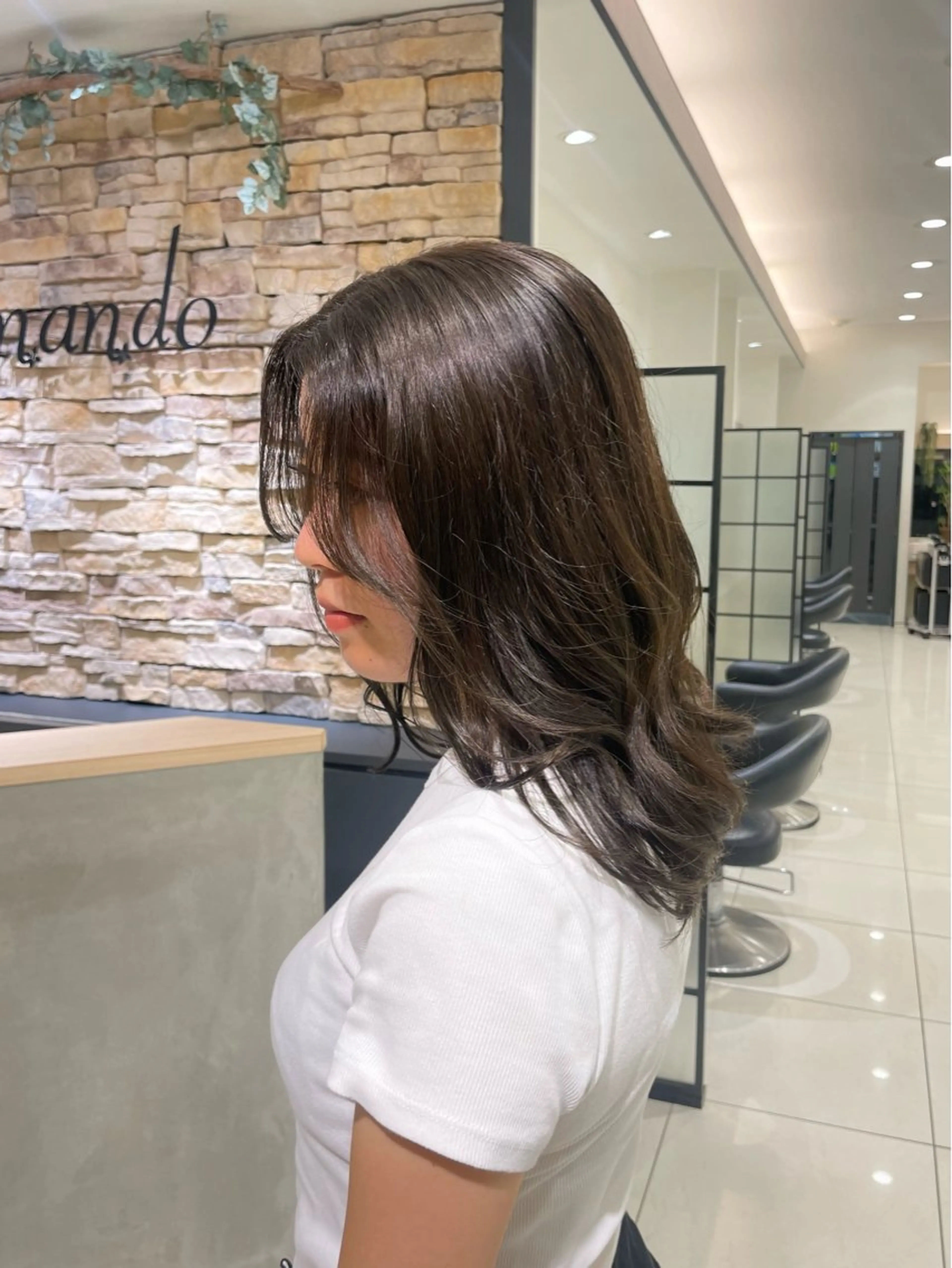 セミロング ヘアカラー 秋山 智香のヘアスタイル