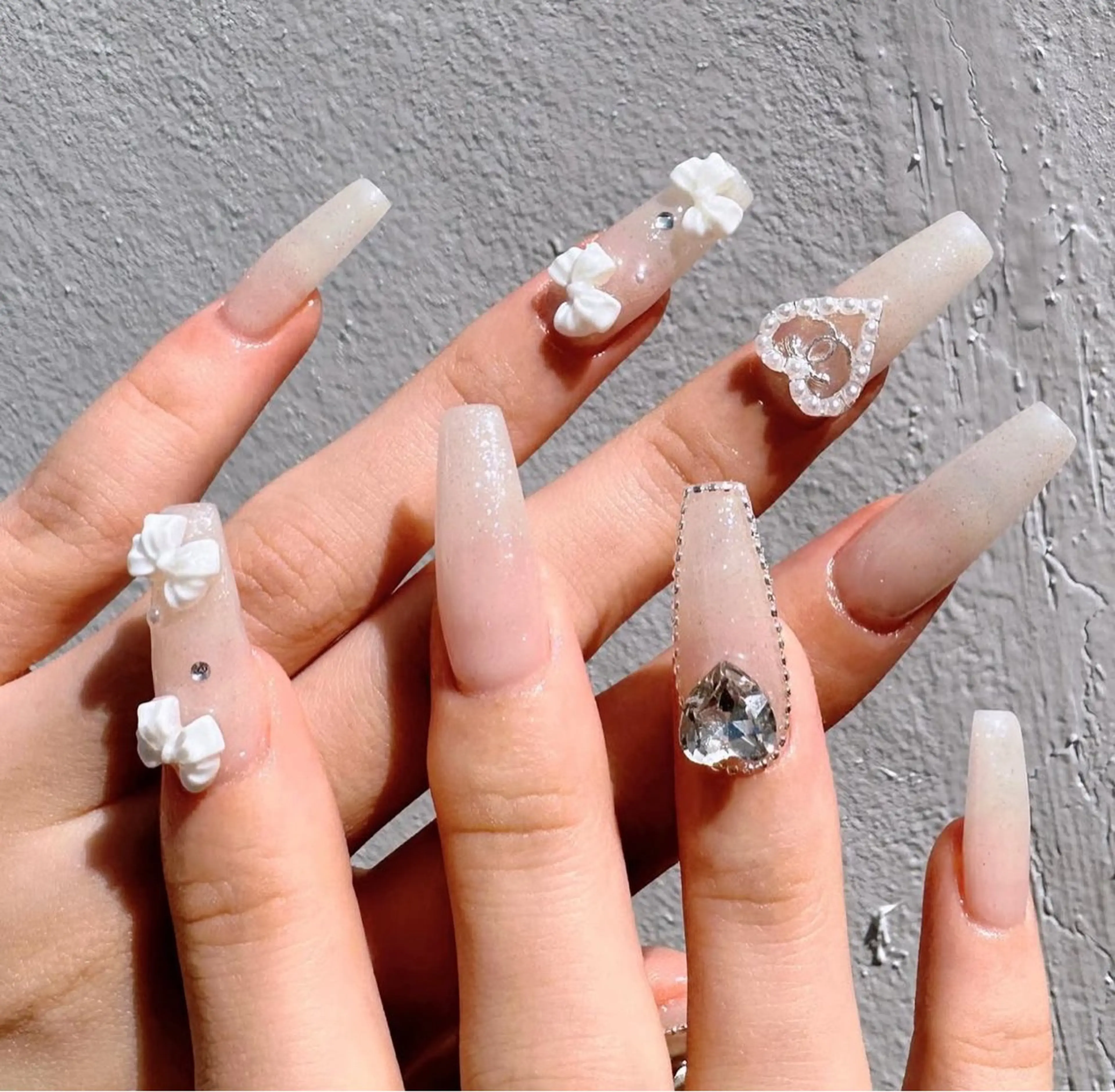 ネイル アートネイル ジェルネイル キラキラネイル ニュアンスネイル オフィスネイル ハンドネイル Kitty Nailのネイルデザイン