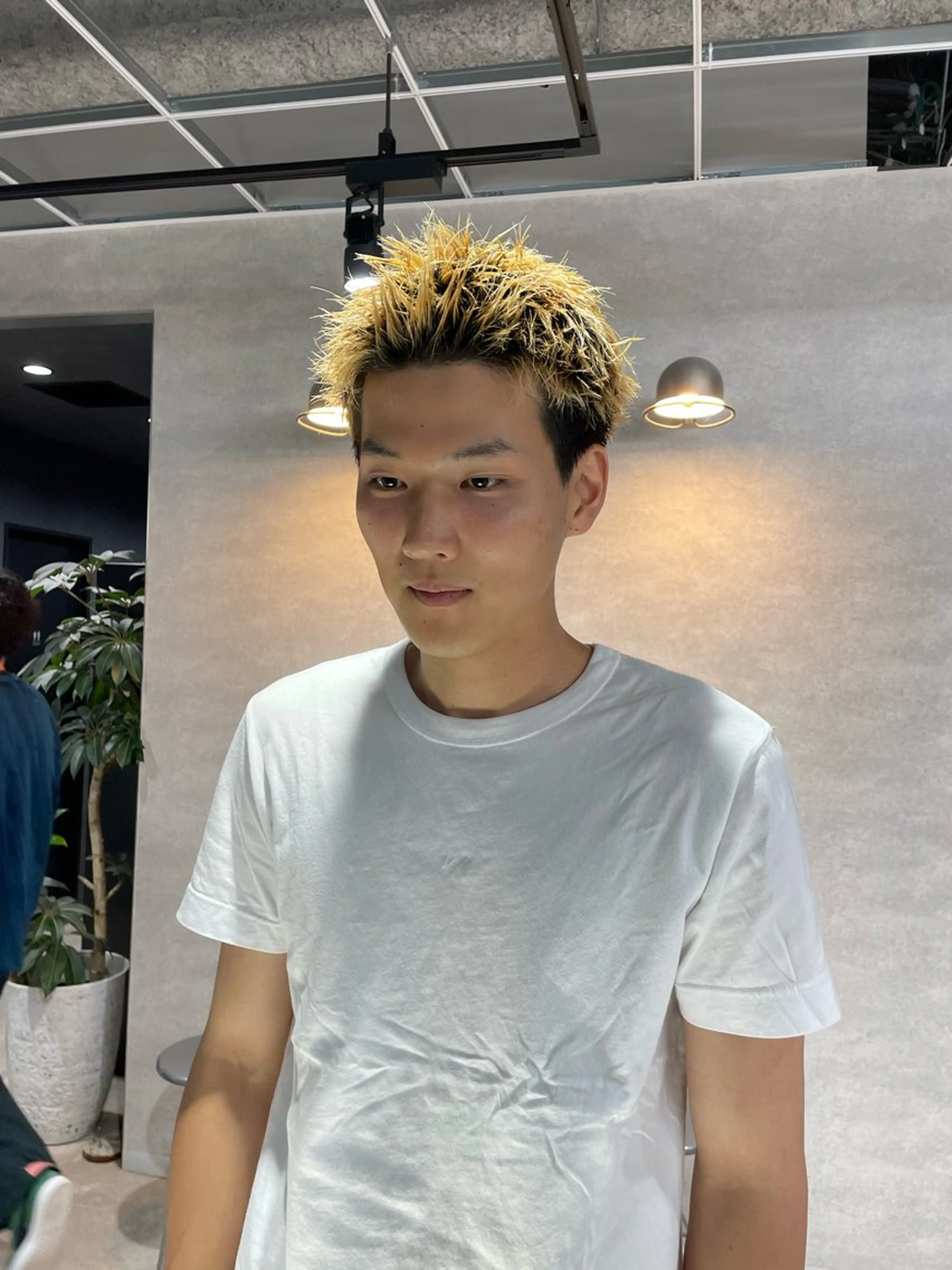 ショート メンズ スパイキーショート ショートヘア カット 垢抜けハイトーン☀／ 笑顔の美容師／しゅんのヘアスタイル