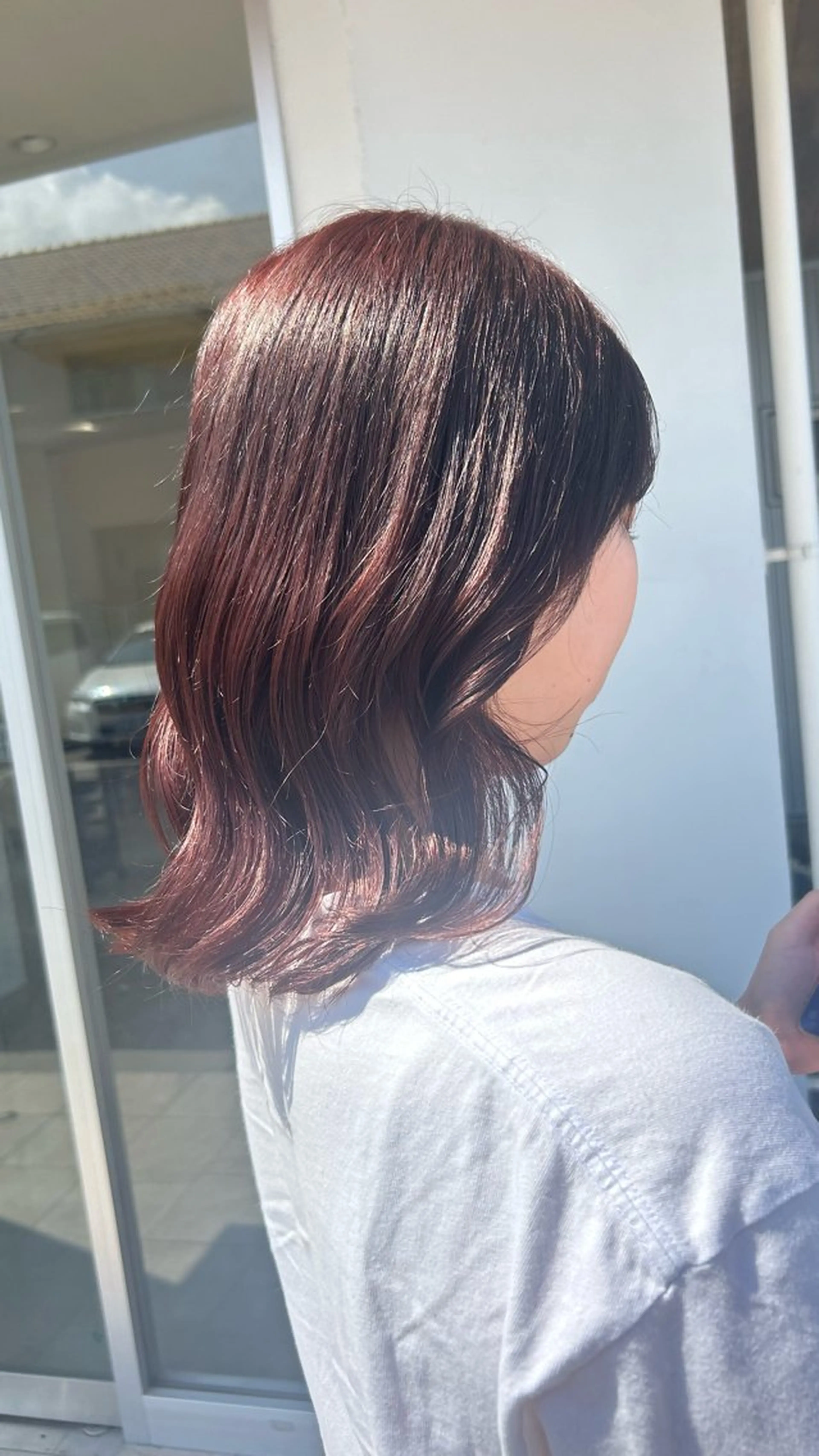 ミディアム 根岸 麻菜のヘアスタイル