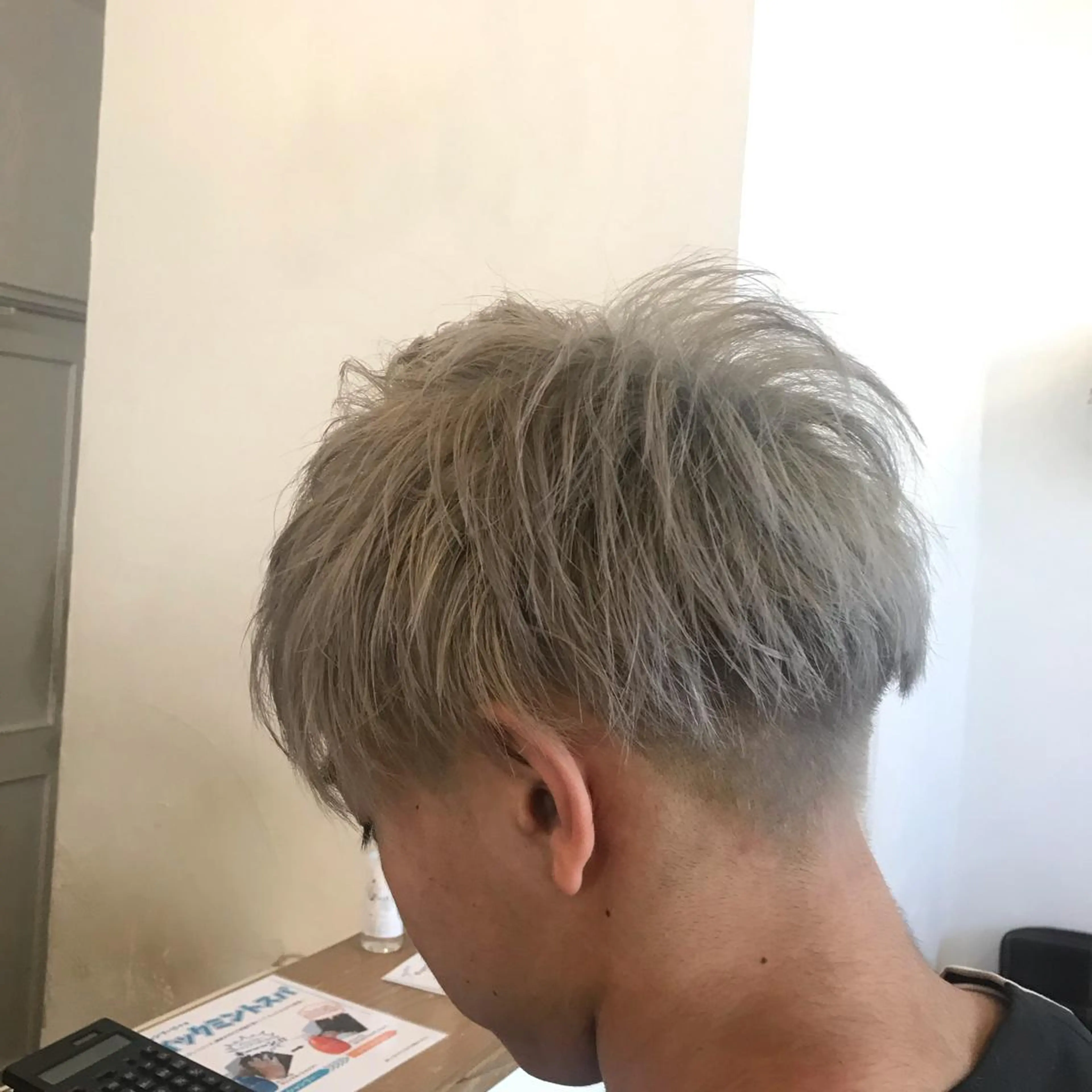 ショート カラー メンズ メンズブリーチ ブリーチ Hair Musee   柱店所属・topstylist 吉住 早織のヘアスタイル