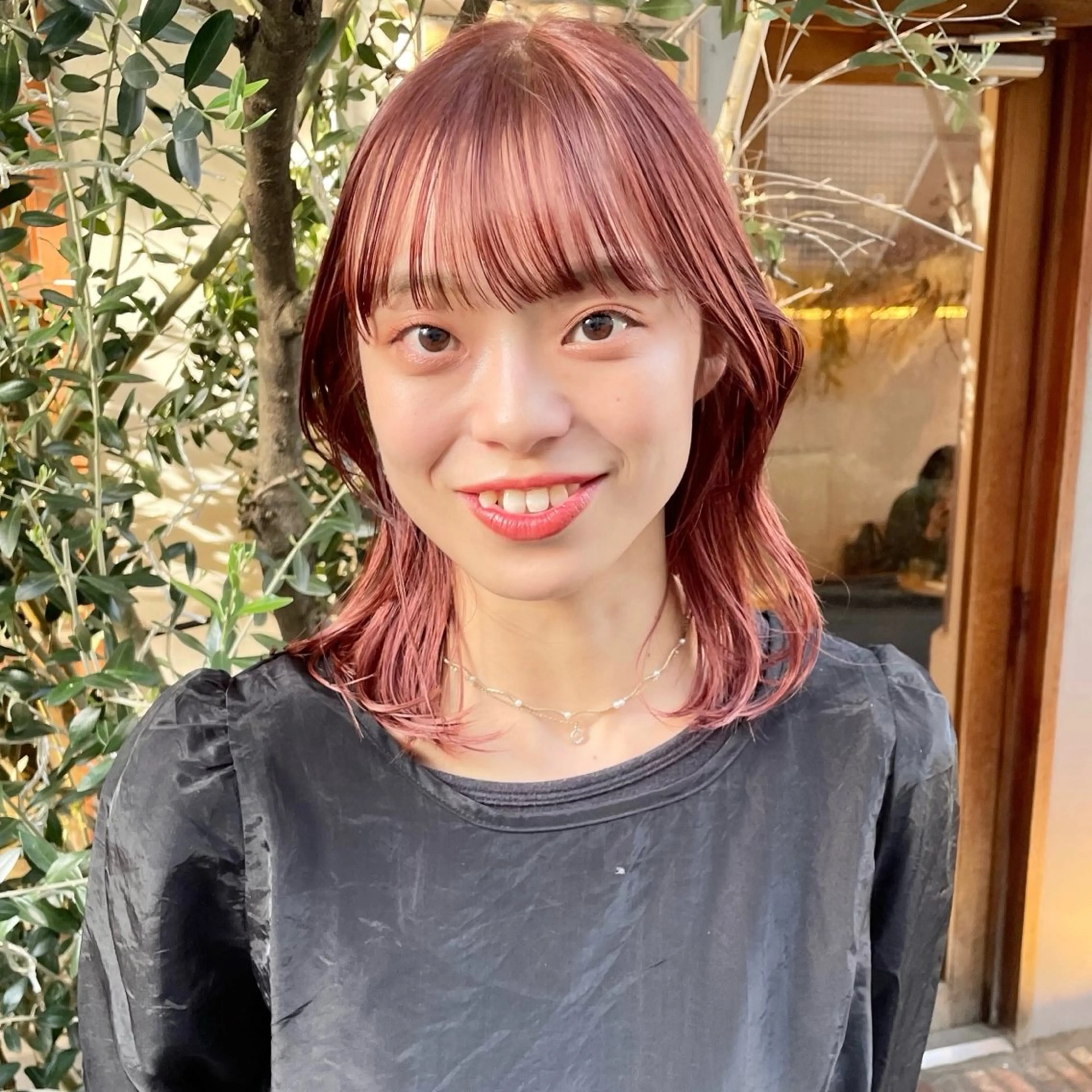 ミディアム カラー オレンジピンク カット ヘアカラー 🍊暖色×顔周り 🍊cocoroのヘアスタイル