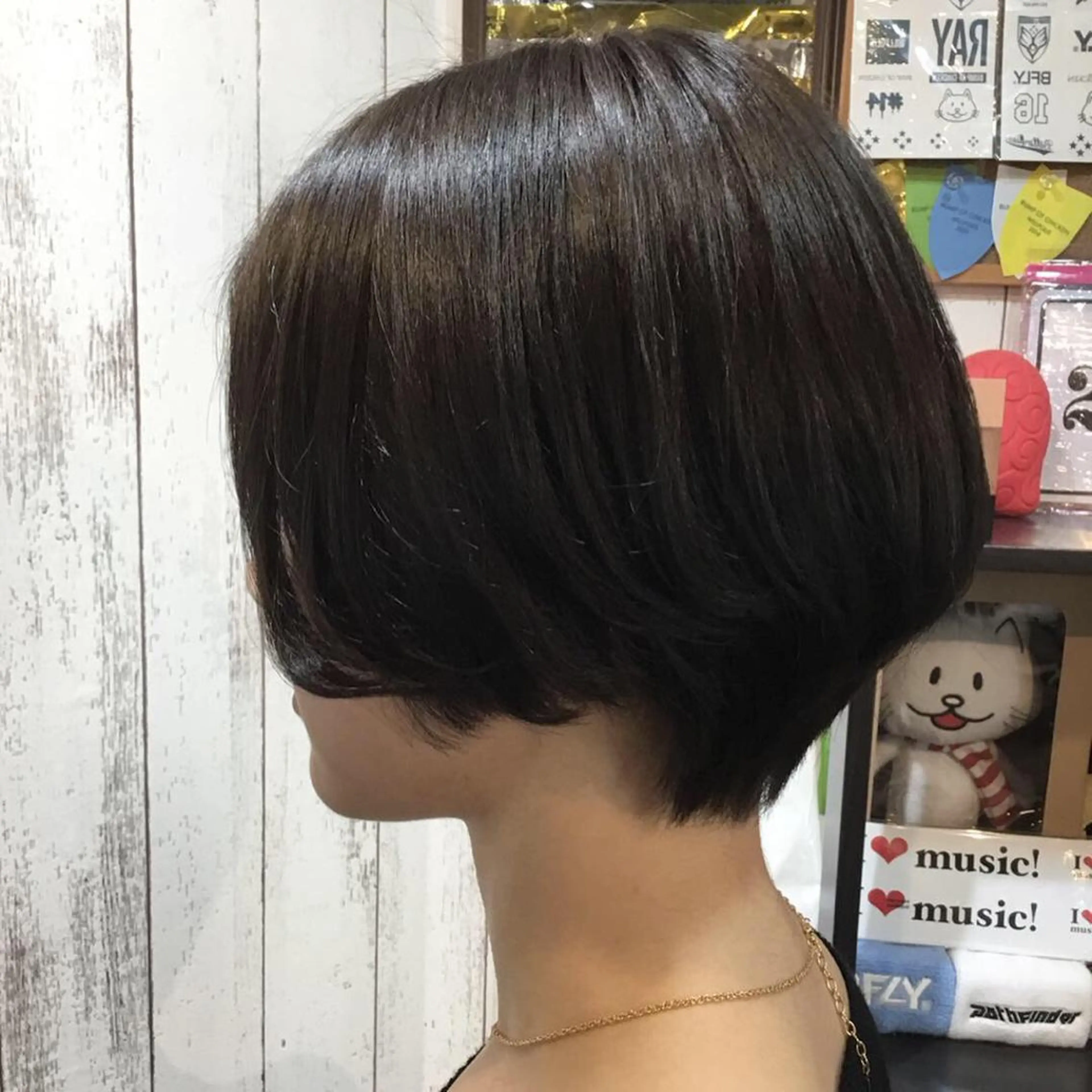 ショート カラー パーマ embrace エンブレイスのヘアスタイル