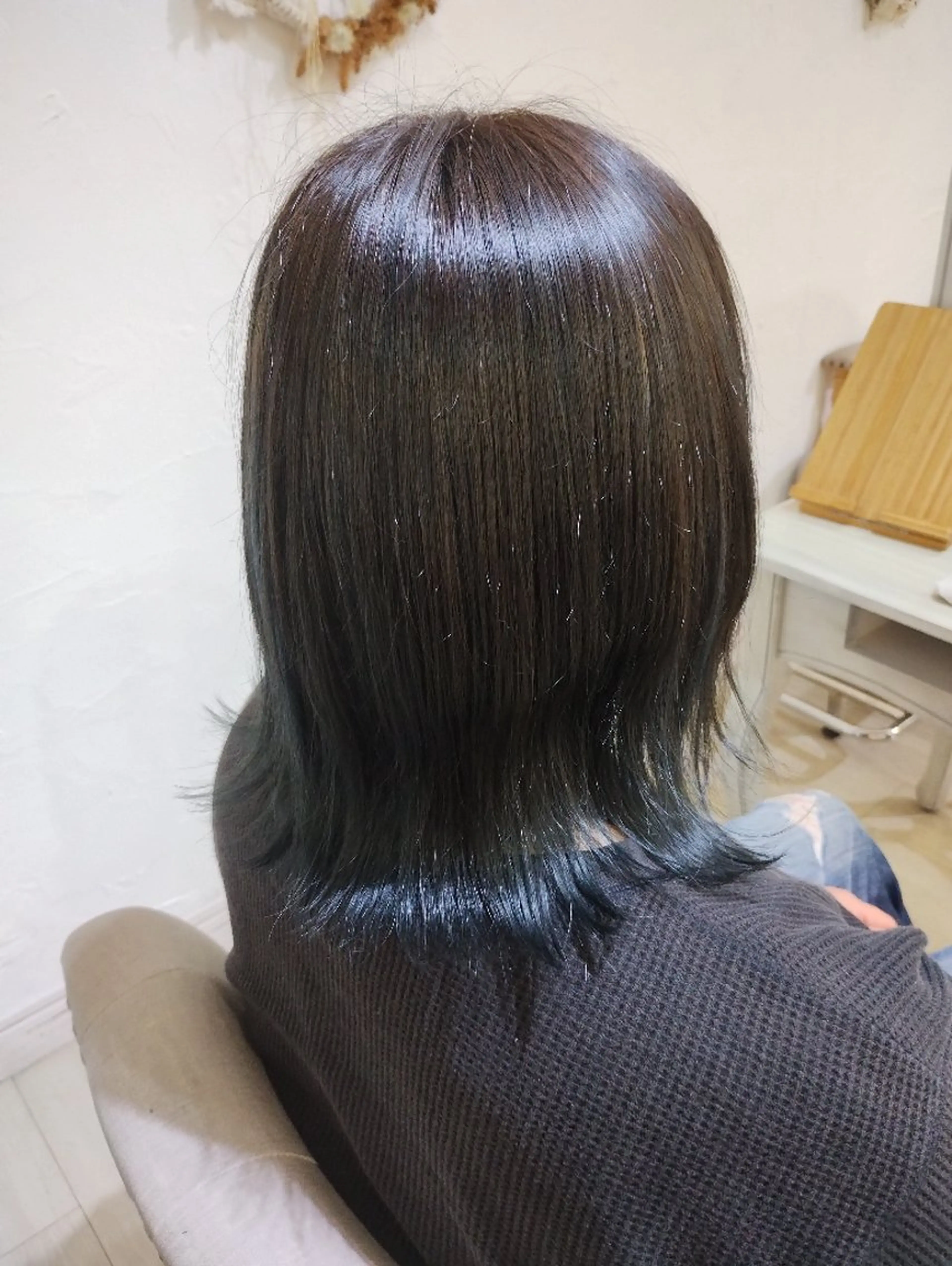 ミディアム amiu/カラー/ス パ🐰土井志歩のヘアスタイル
