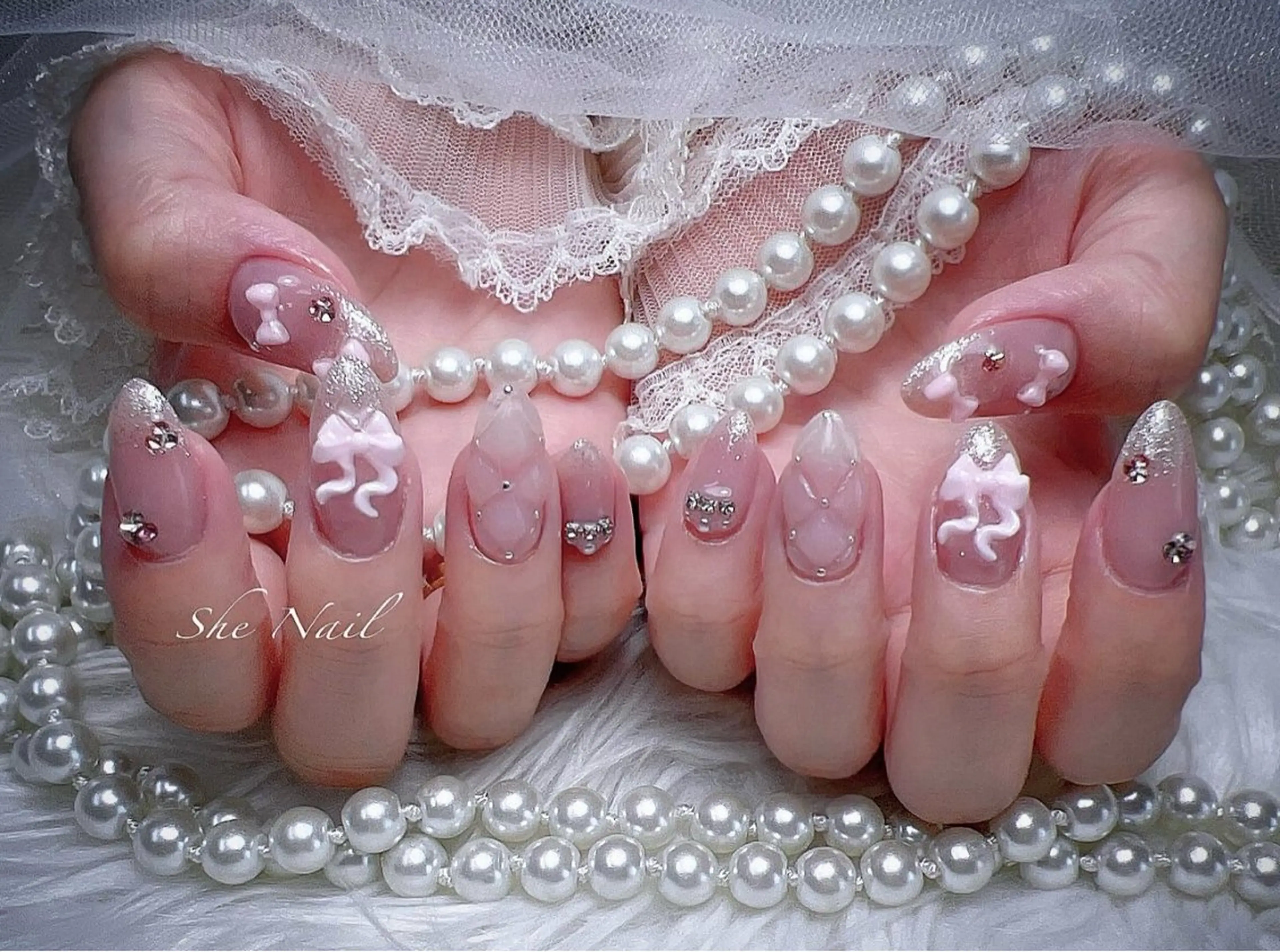 ネイル チークネイル ドット 長さ出し ラメ(グリッター) ラメグラデーション ハンドネイル She   Nail所属・ISA_ BELLAのネイルデザイン