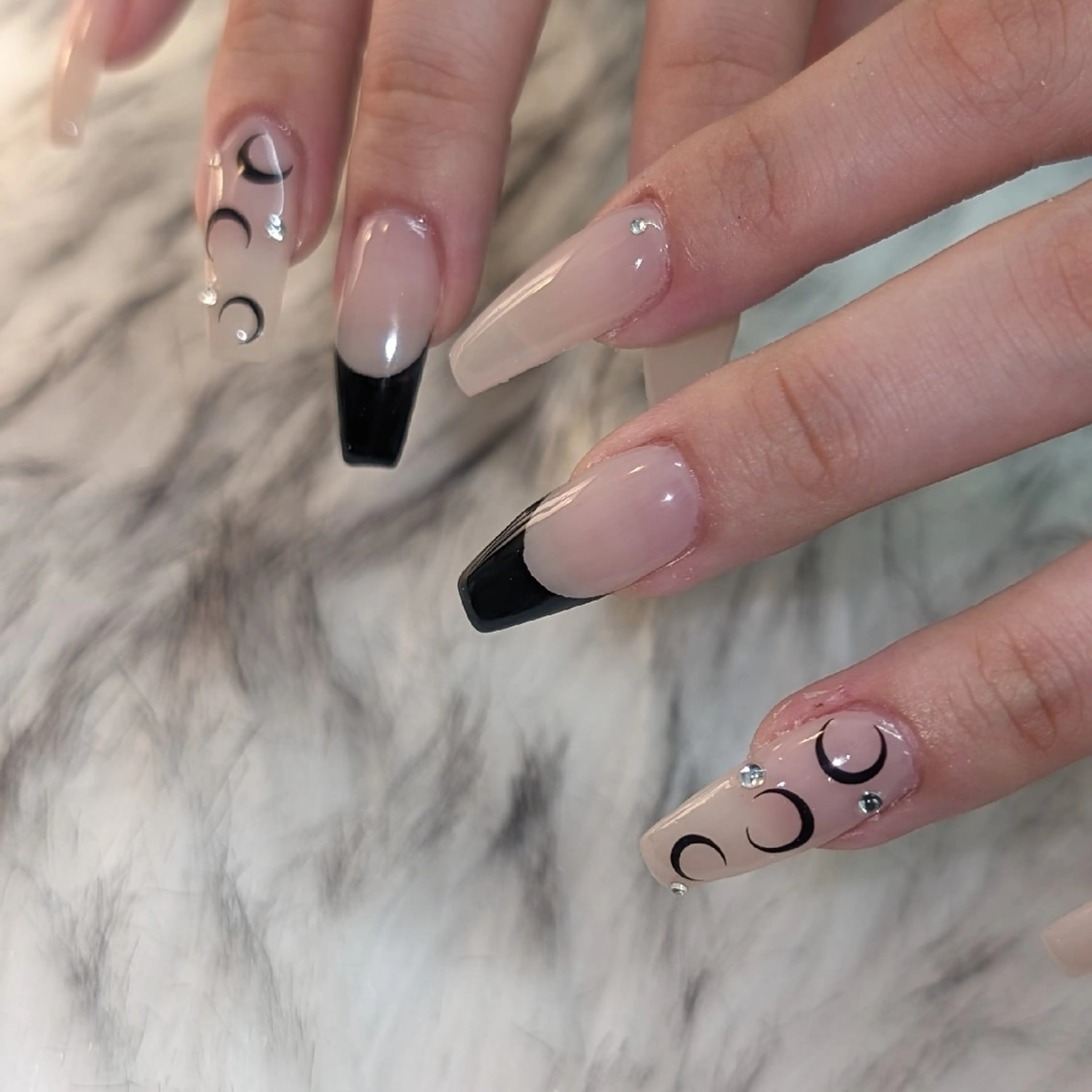 ネイル ハンドネイル RUNWAY 　　の眉毛・アイブロウイメージ