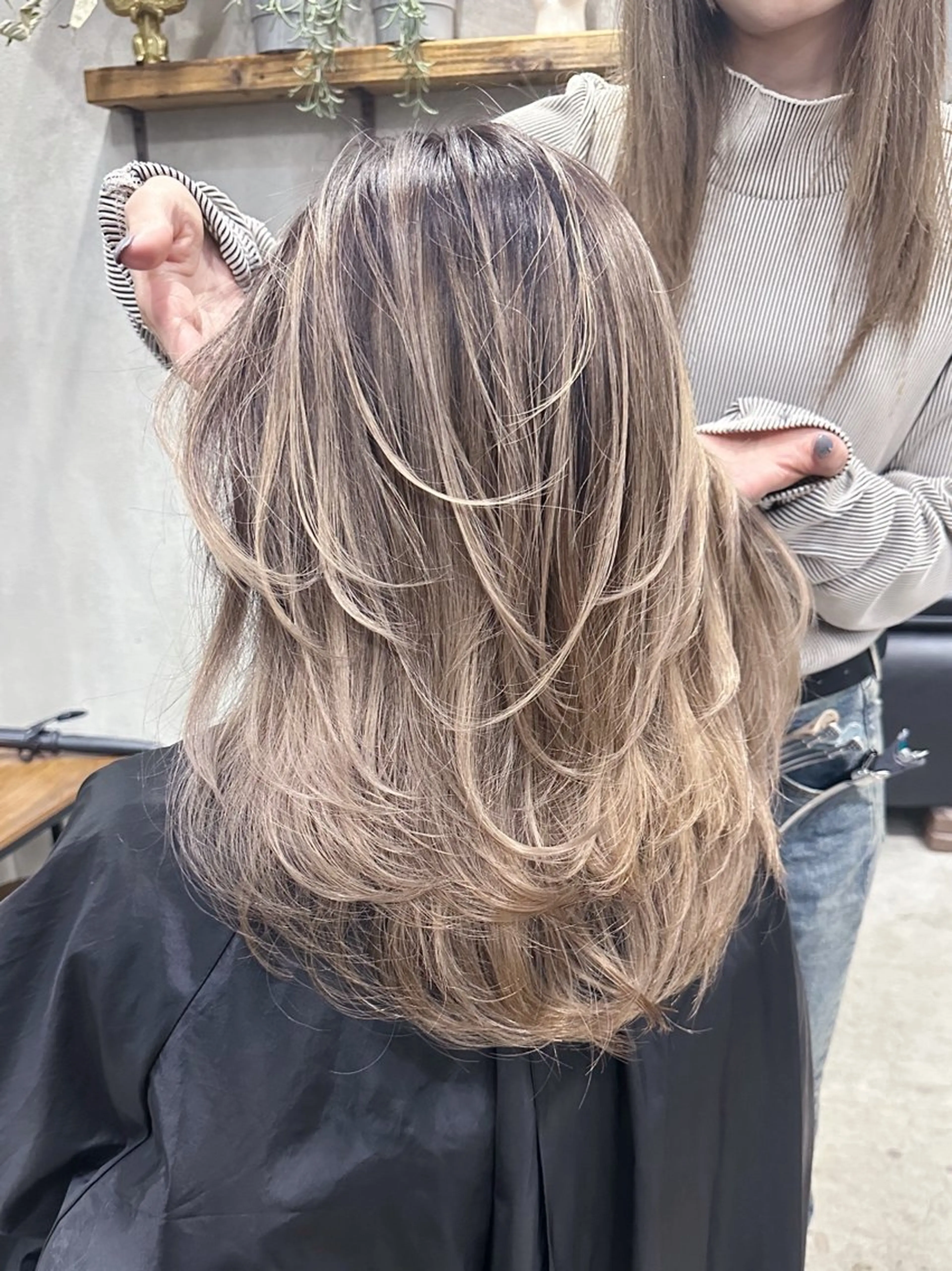 ロング カラー バレイヤージュ レイヤーカット カット ヘアカラー トリートメント AiM エイム　韓国レイヤーのヘアスタイル
