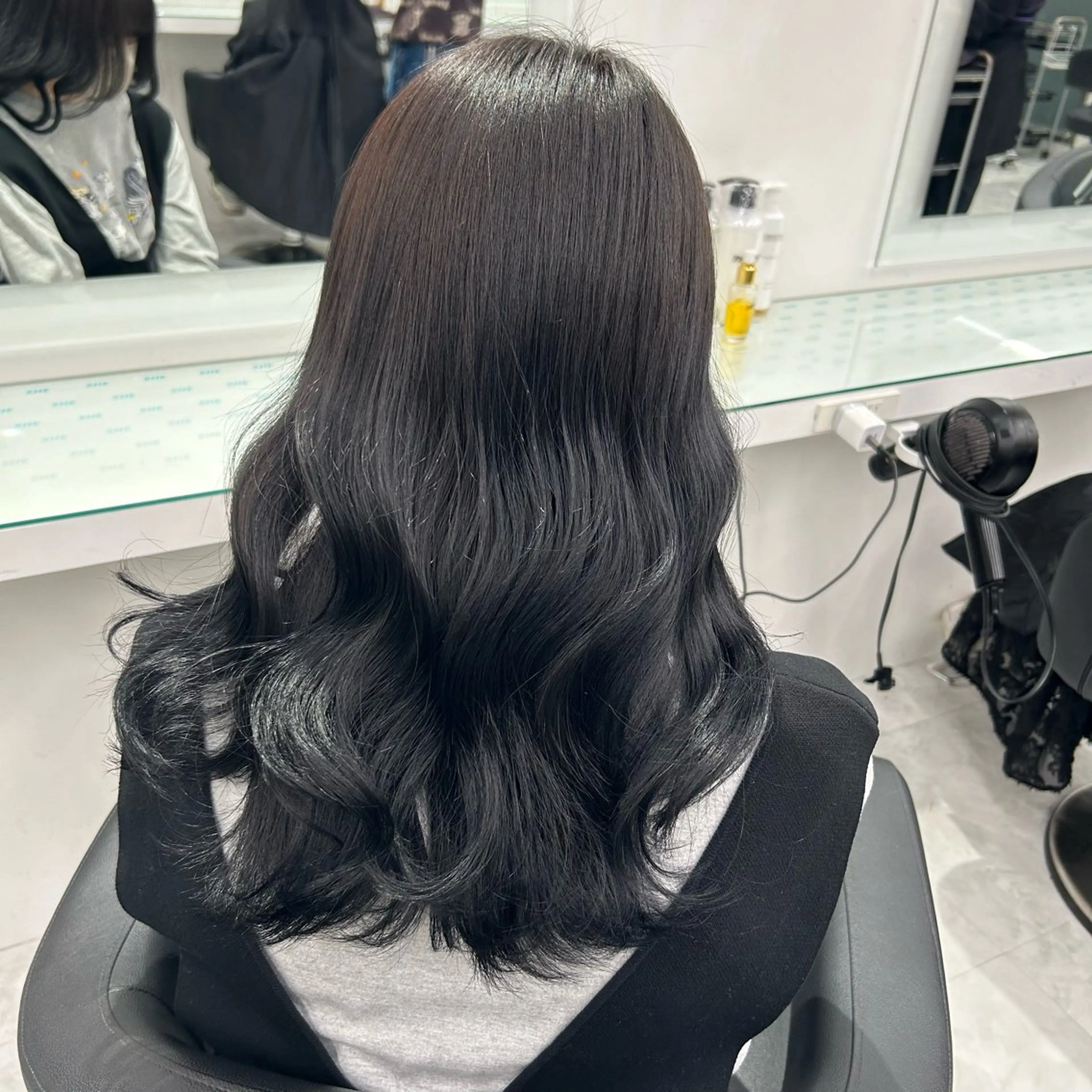 セミロング ヘアカラー 🤍大人っぽ韓国暗髪 🤍Asuka🤍のヘアスタイル