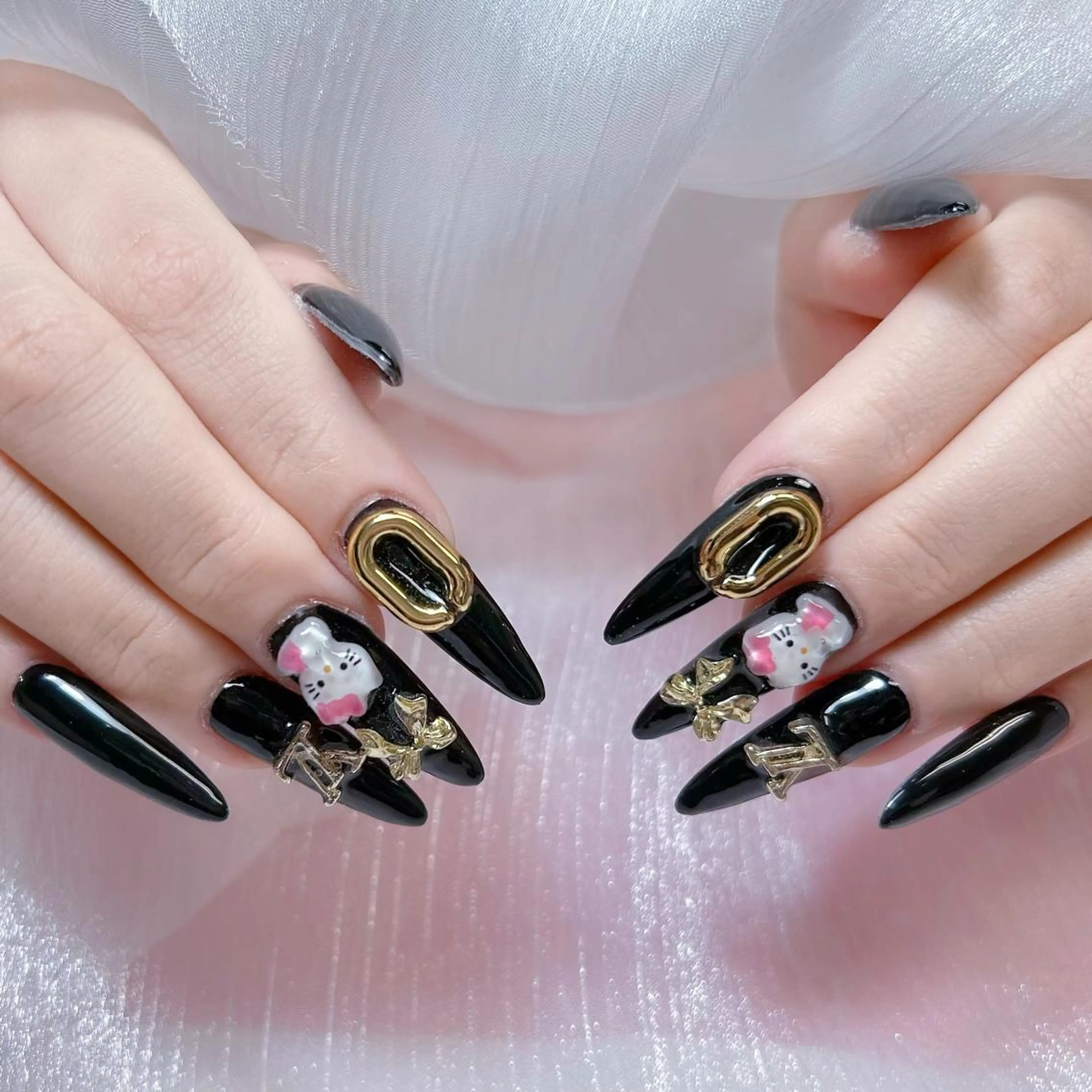 ネイル アートネイル オーロラネイル ガーリー キラキラネイル 韓国ネイル ハンドネイル フットネイル DIANMOND NAIL🌸のネイルデザイン