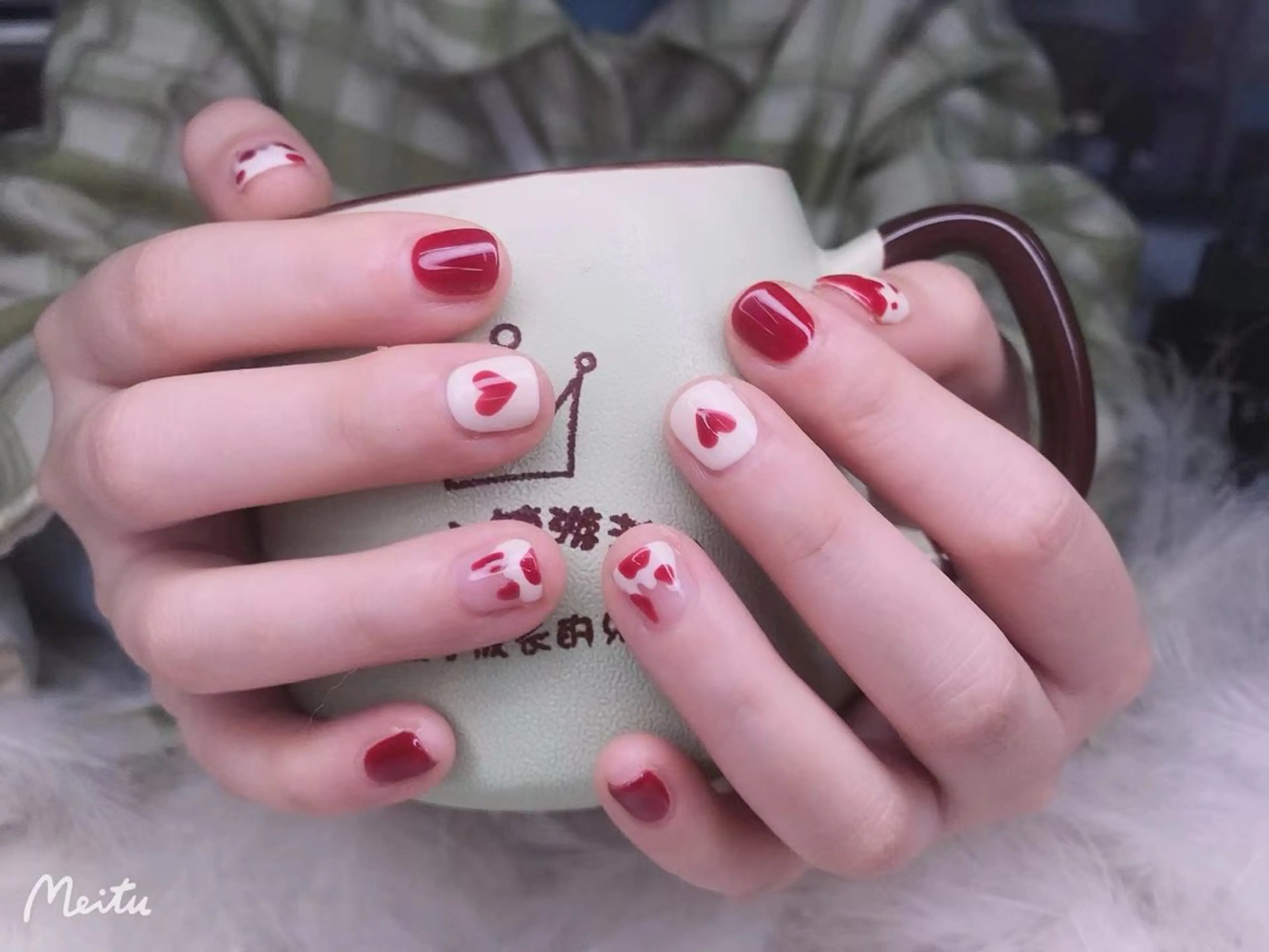 ハンドネイル（デザインカラー、つけ放題）の写真