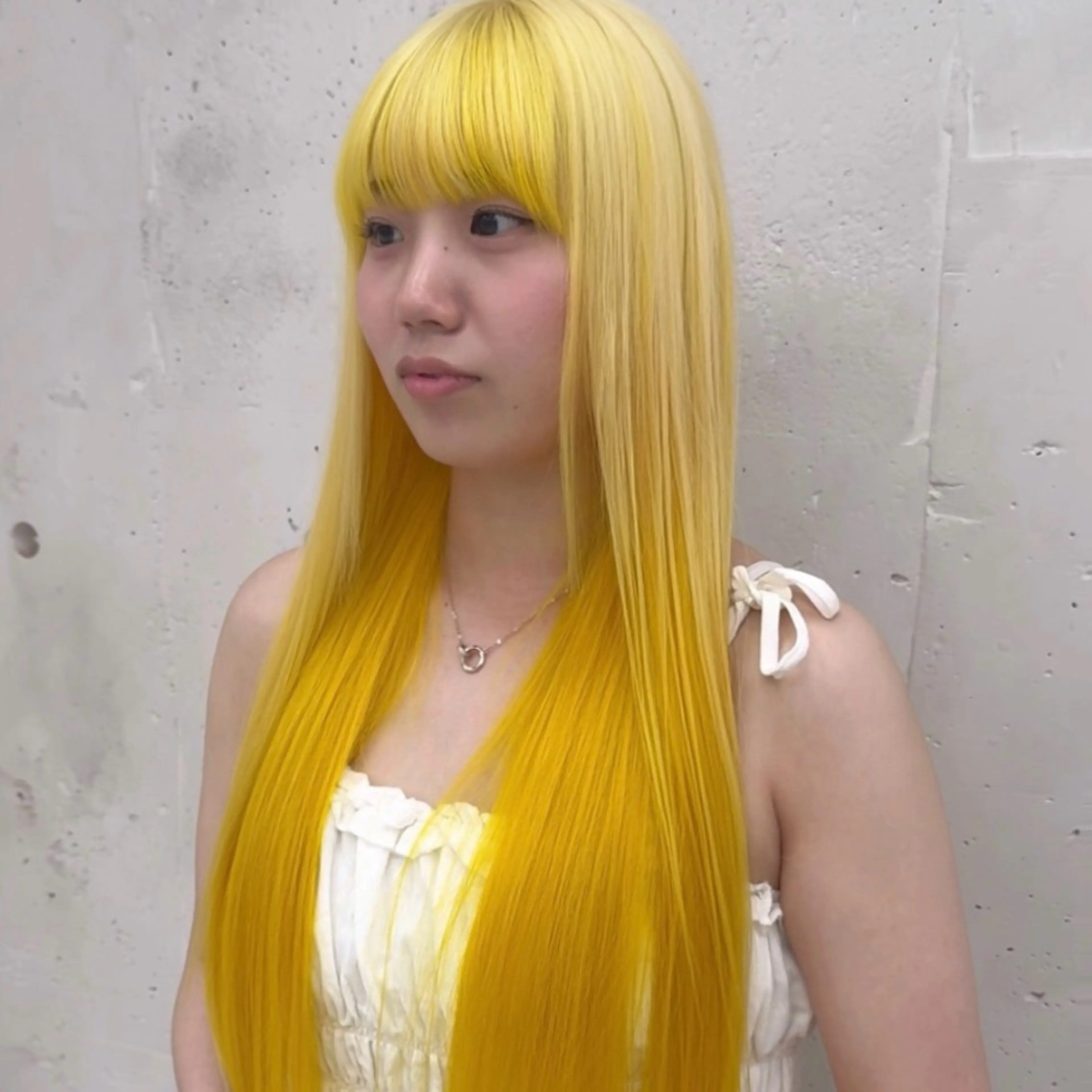 ロング カラー ブロンド インナーカラー イエローカラー ヘアカラー 期間限定クーポンあり マオ🩵の眉毛・アイブロウイメージ