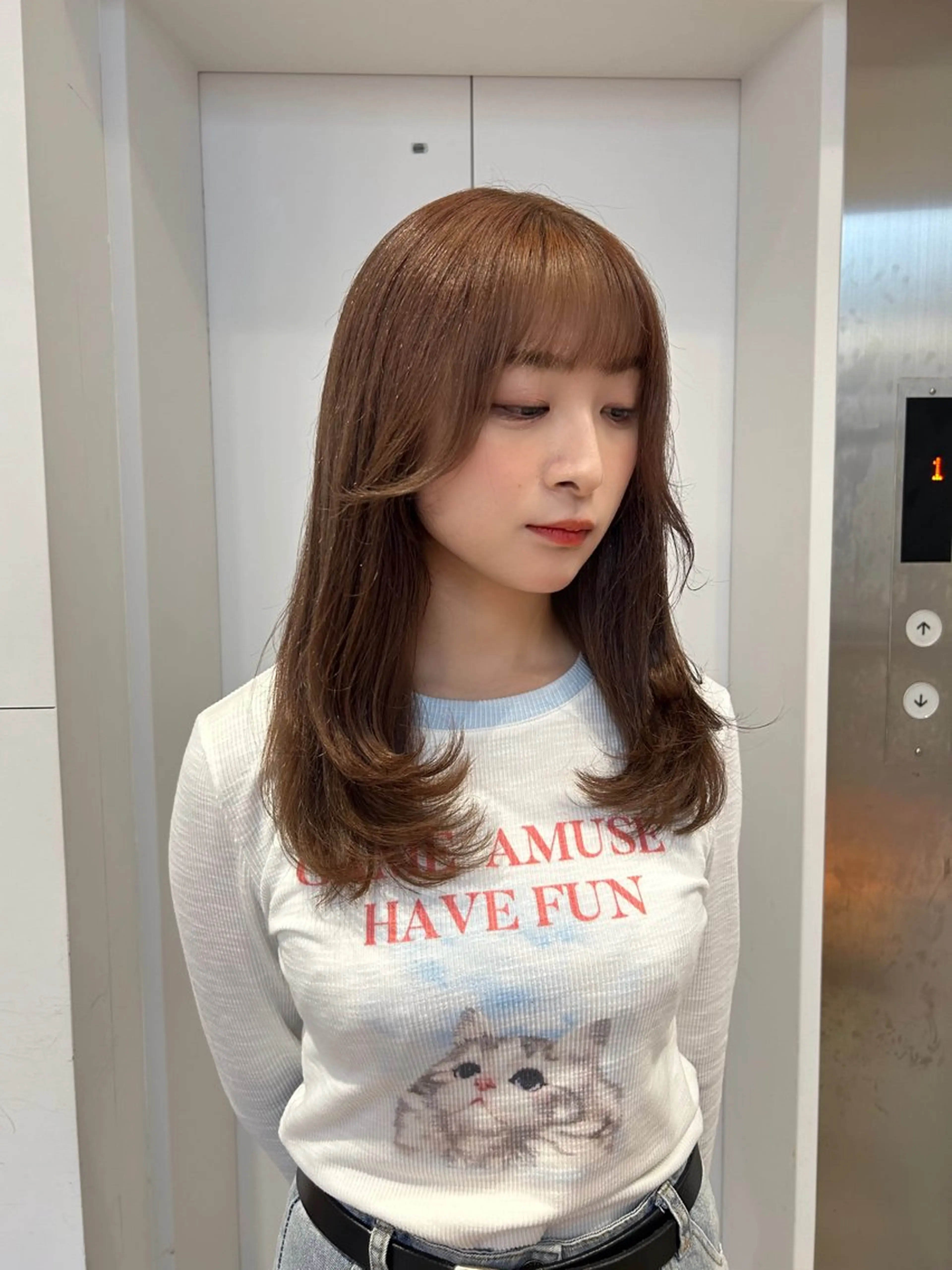 ロング レイヤーカット エミリ / オリーブカラーのヘアスタイル