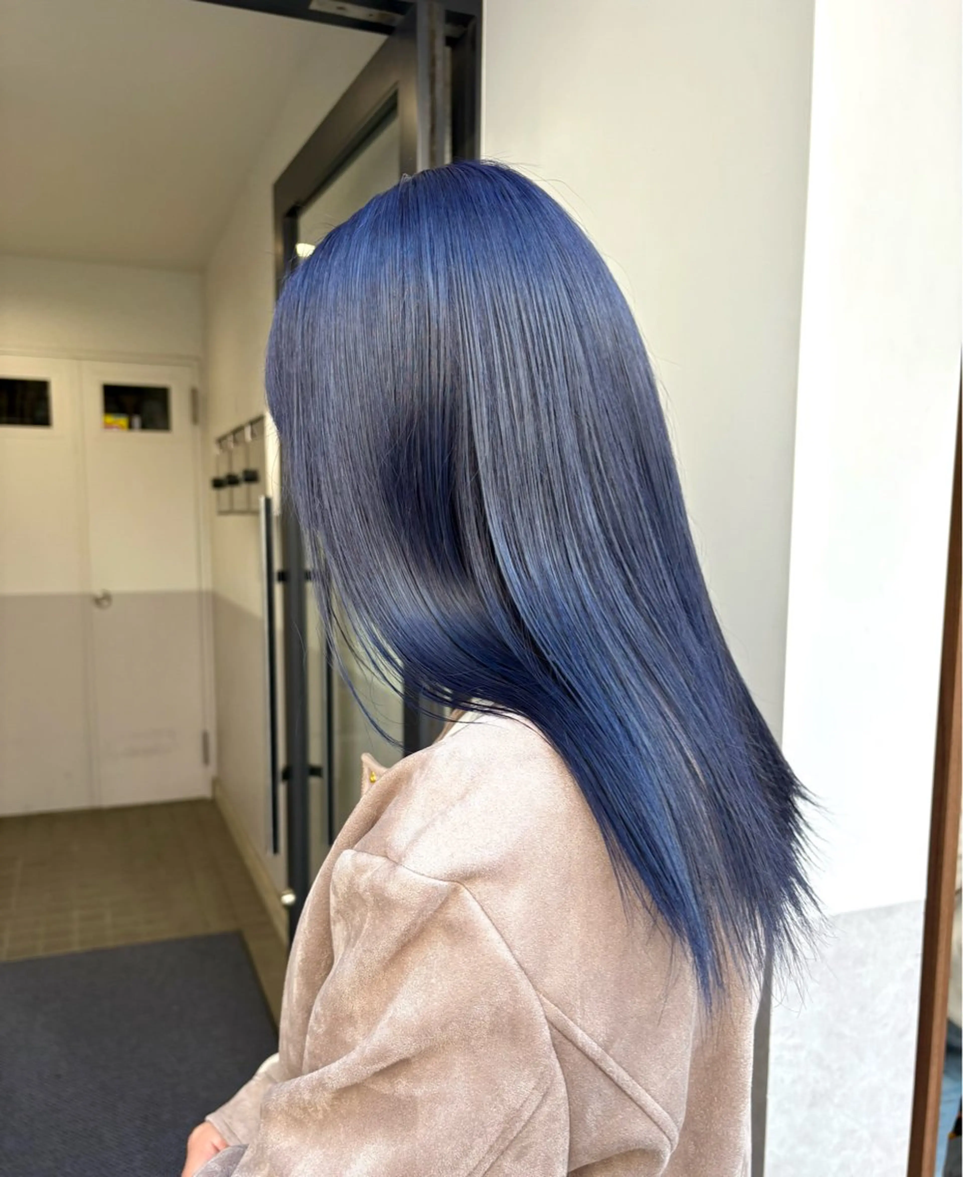 セミロング カラー ブルーカラー ヘアカラー 艶ハイトーン/ 輝保🤍✨のヘアスタイル