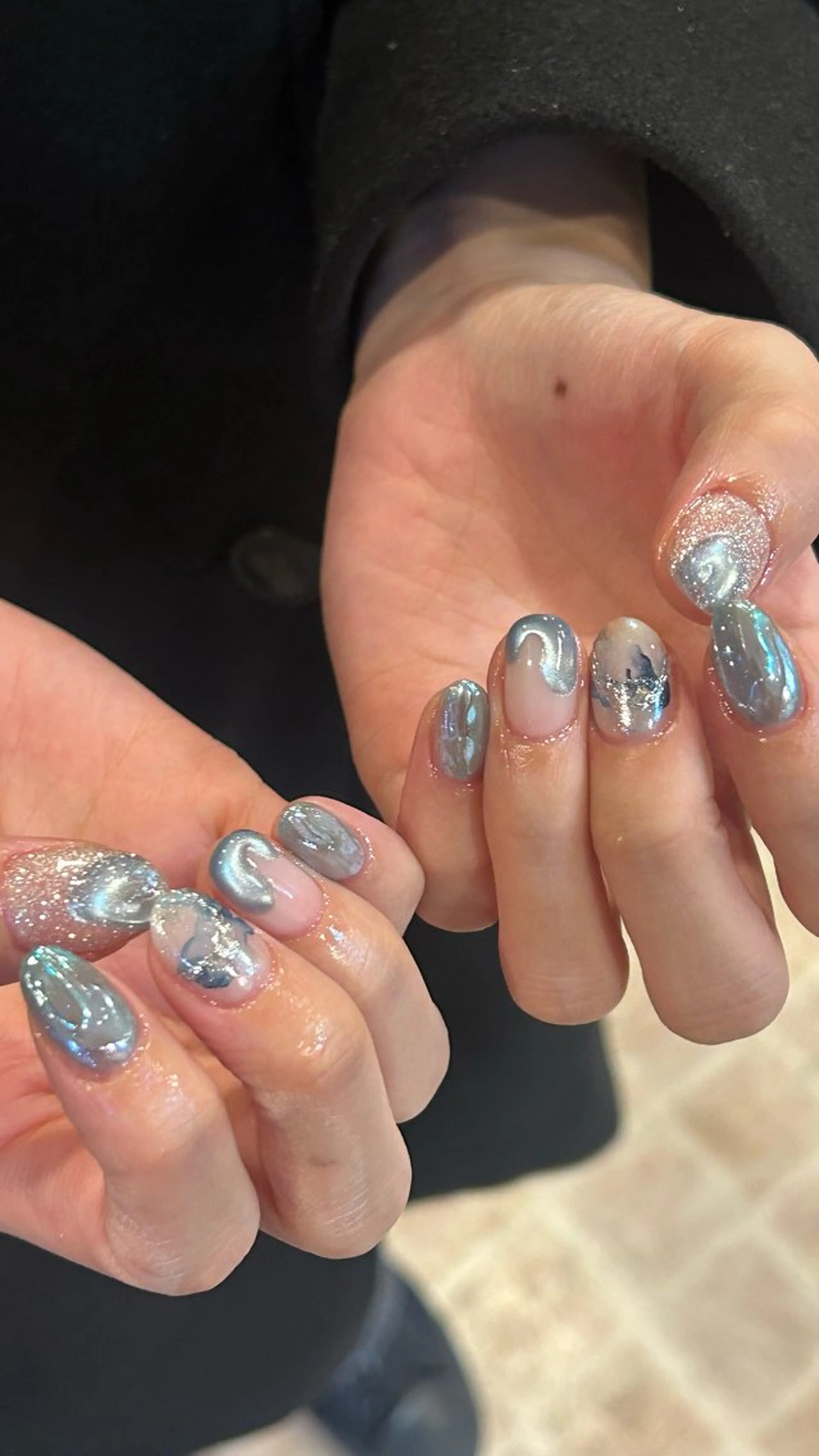 ネイル 水色 ニュアンスネイル ハンドネイル sun.lino所属・小野寺 千尋のネイルデザイン