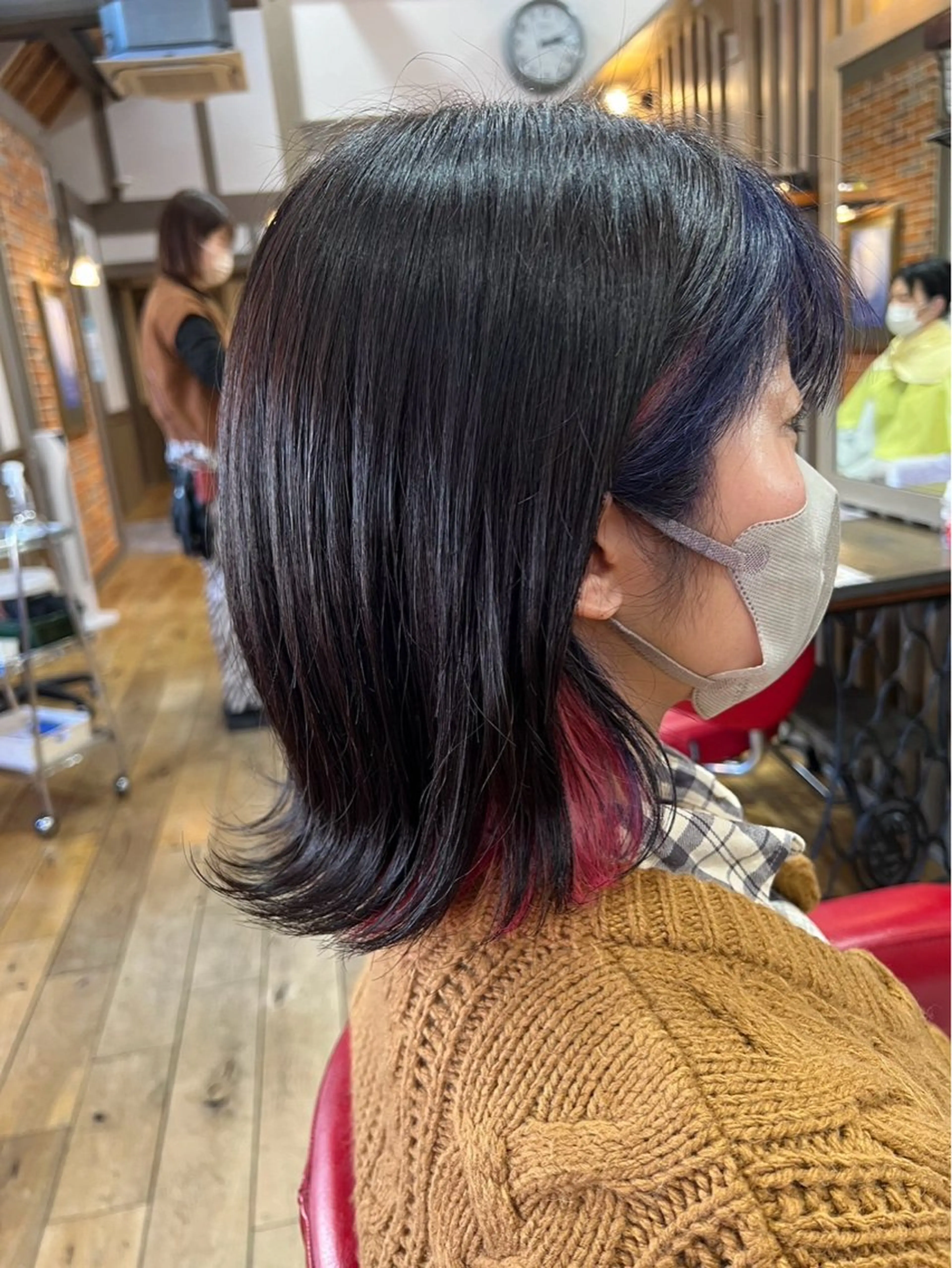 カラー 篠田 有沙のヘアスタイル