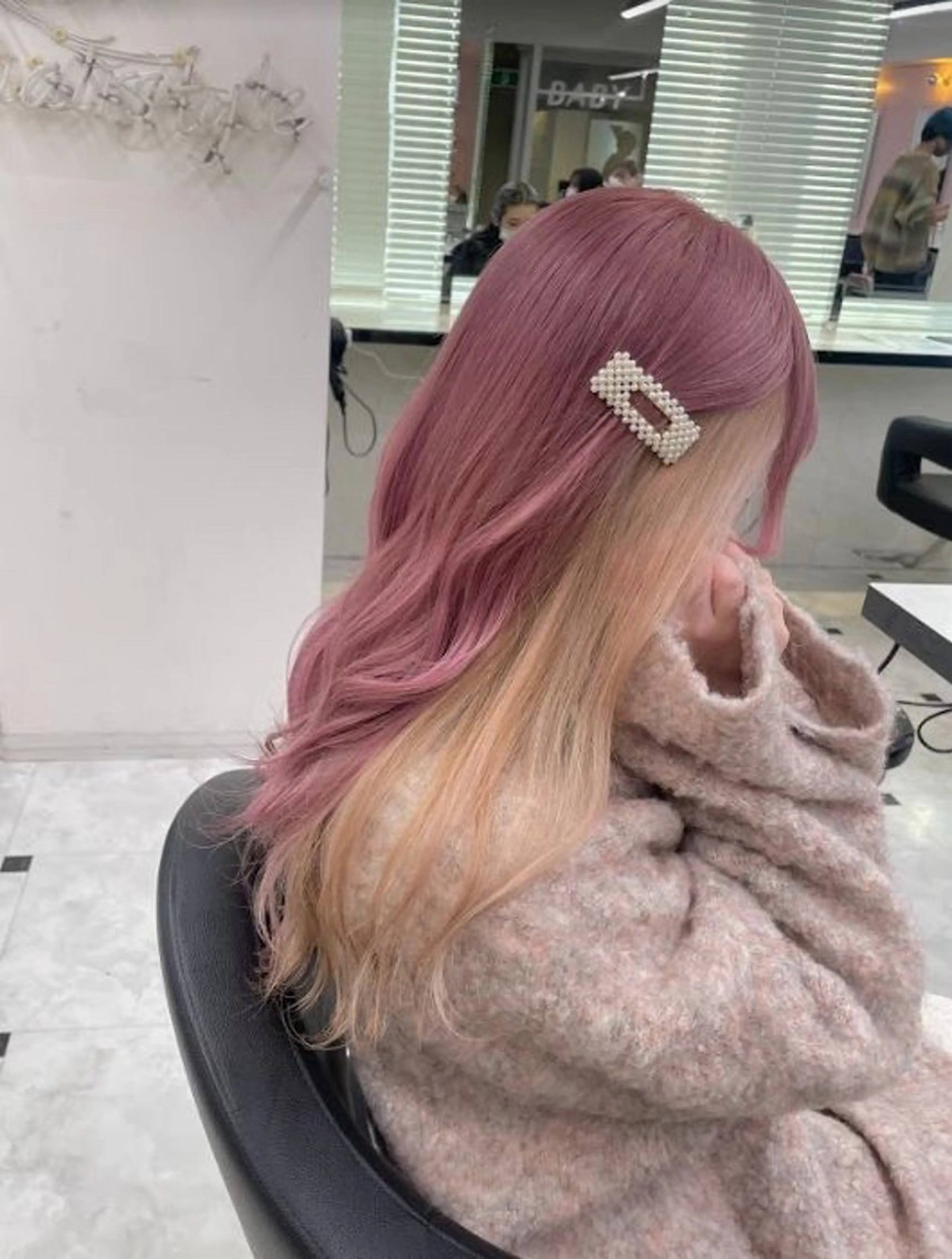 セミロング カラー ヘアアレンジ 🩵ダメージレス艶感 ハイトーン🩷のヘアスタイル