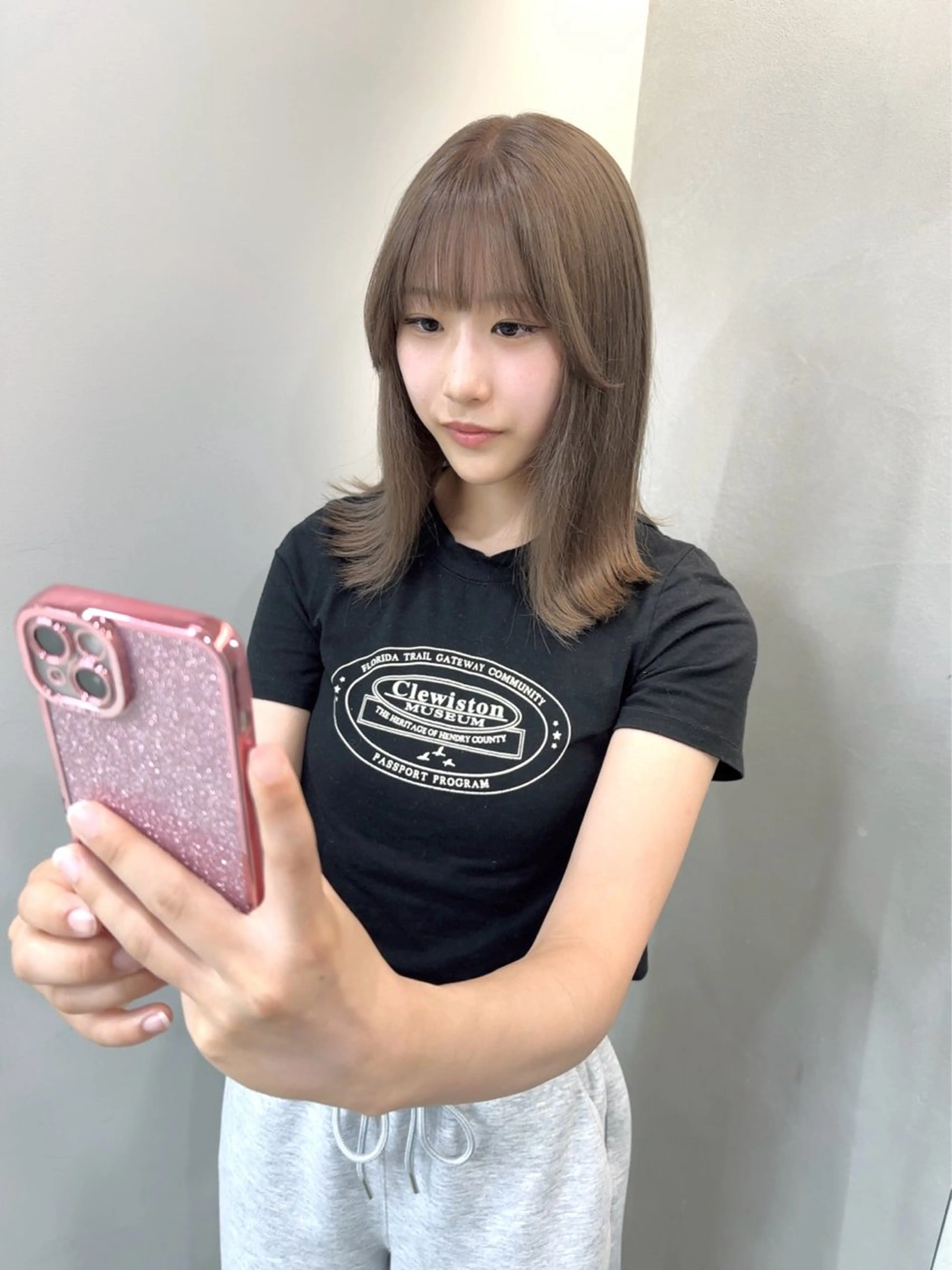 セミロング カラー ブリーチ 透明感カラー グレージュ カット ヘアカラー トリートメント 染谷 遥花のヘアスタイル