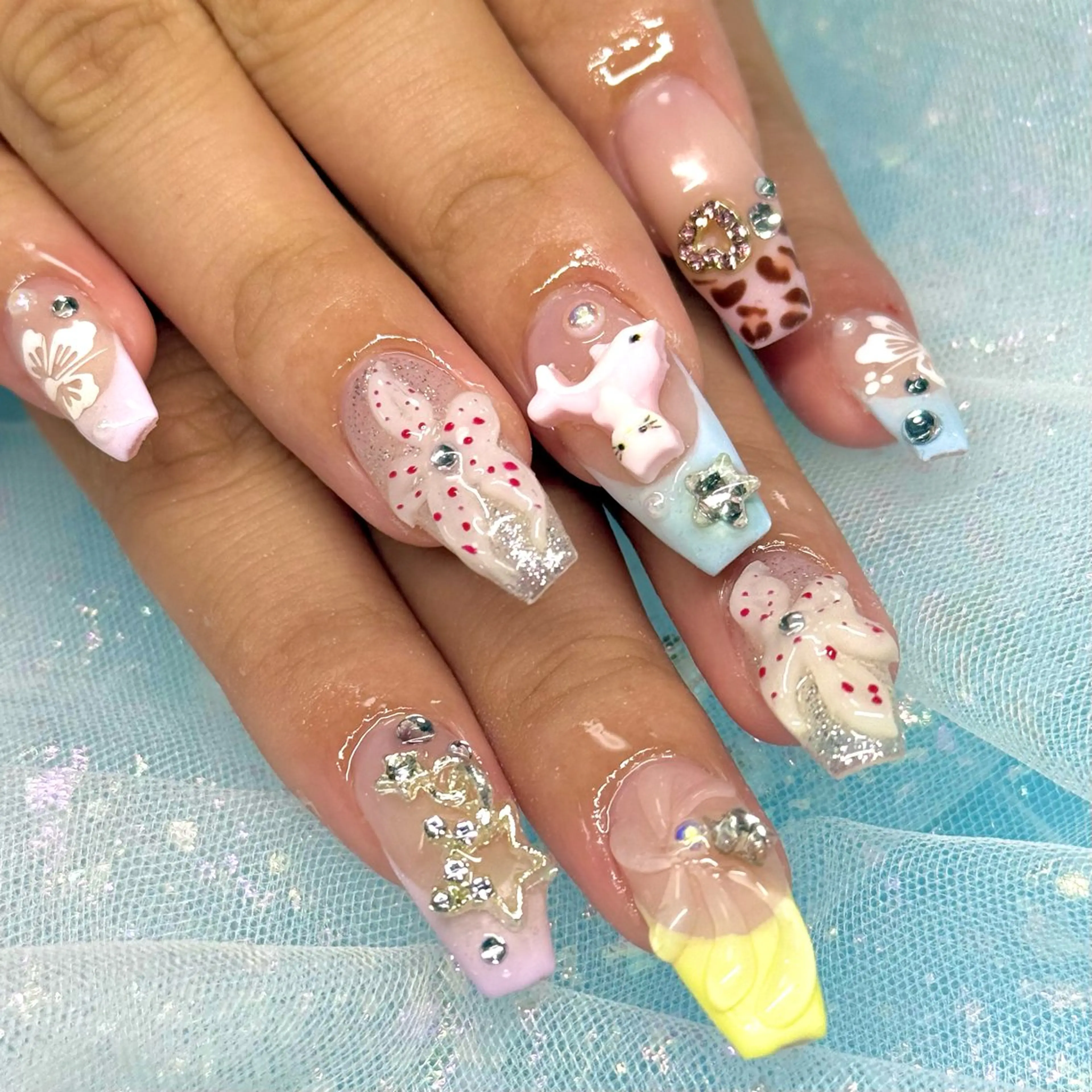 ネイル ハンドネイル ルシイ🎀新宿長さ 出しパーツ専門店のネイルデザイン