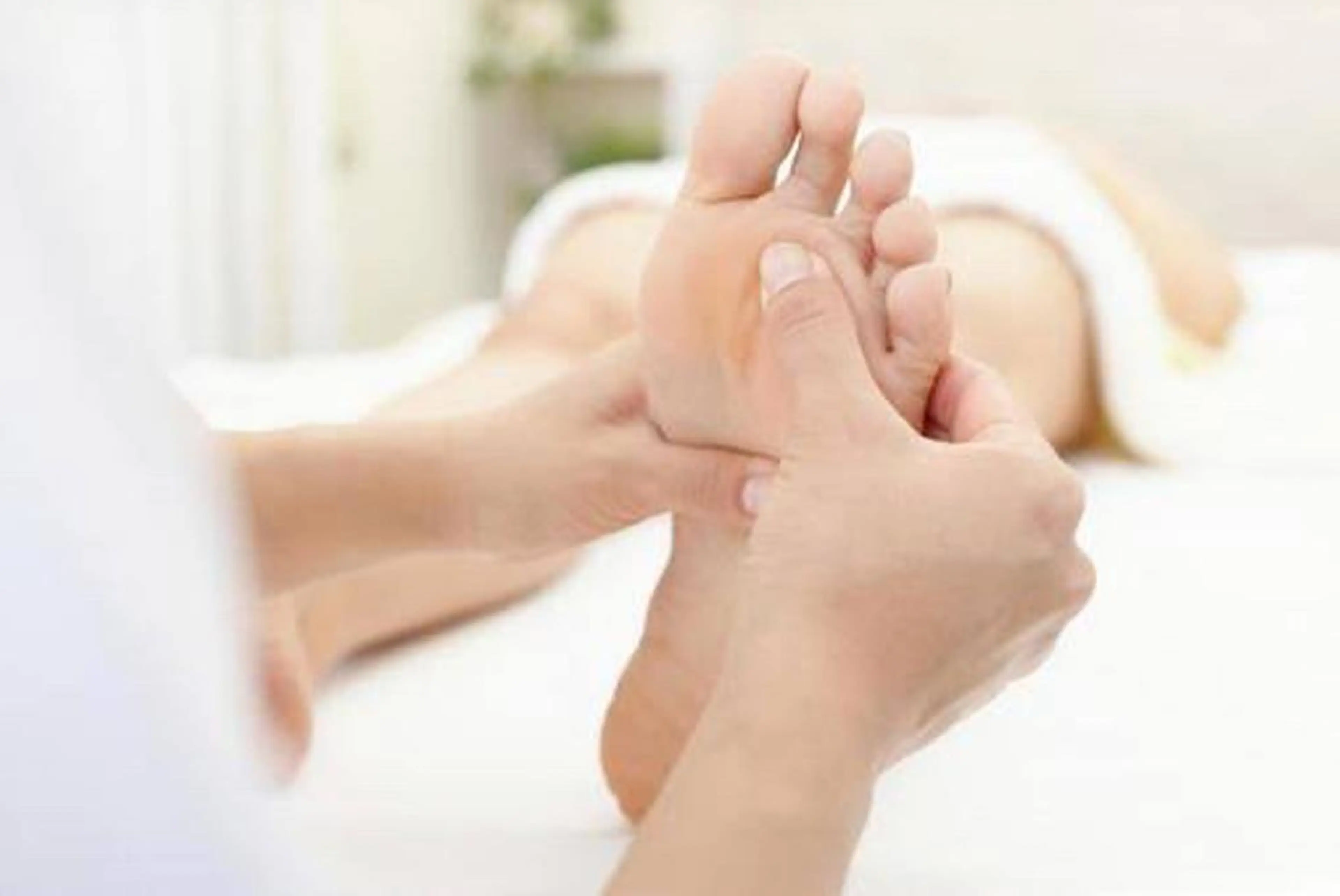 脚＆足裏エステ🦶✨脚のむくみ、疲れをリセット!!スッキリ引き締まって帰りの足取りも軽​〜​い⤴︎︎︎⤴︎︎︎の写真