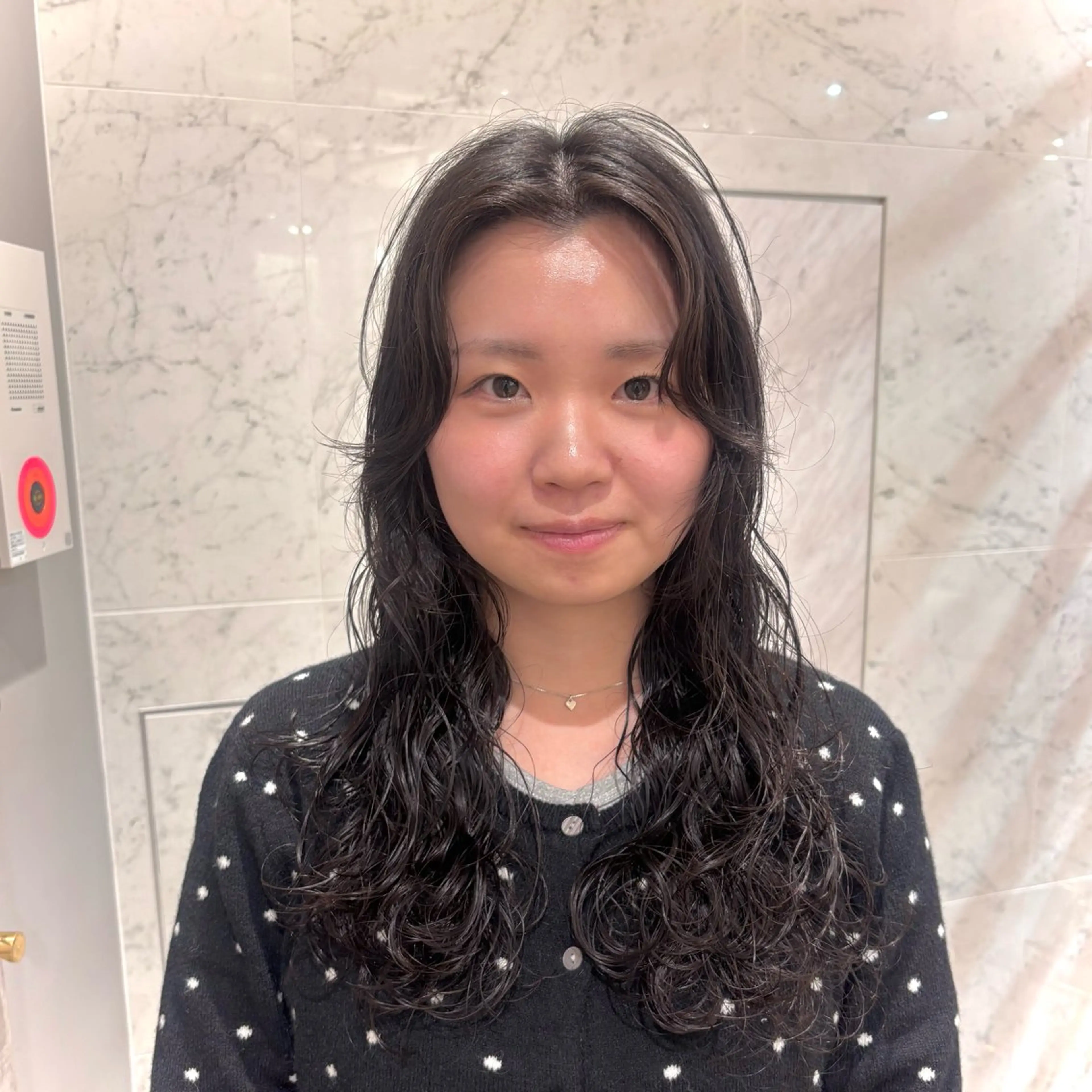 ロング パーマ ロング カット パーマ トリートメント かどた はるなのヘアスタイル