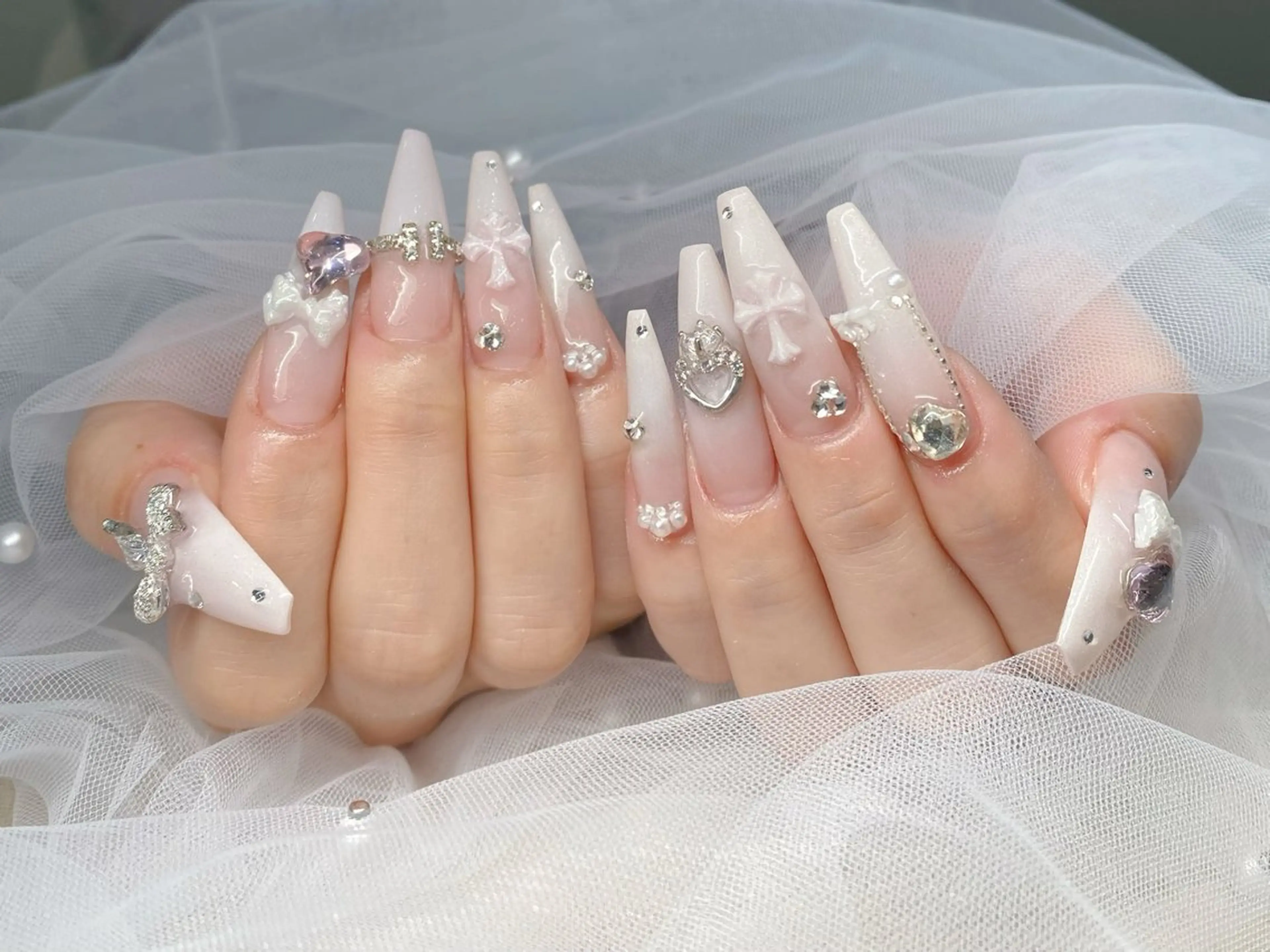 ネイル オーロラネイル ブルー チークネイル 長さ出し フットネイル ハンドネイル Momo チップ長さ出し専門店のネイルデザイン