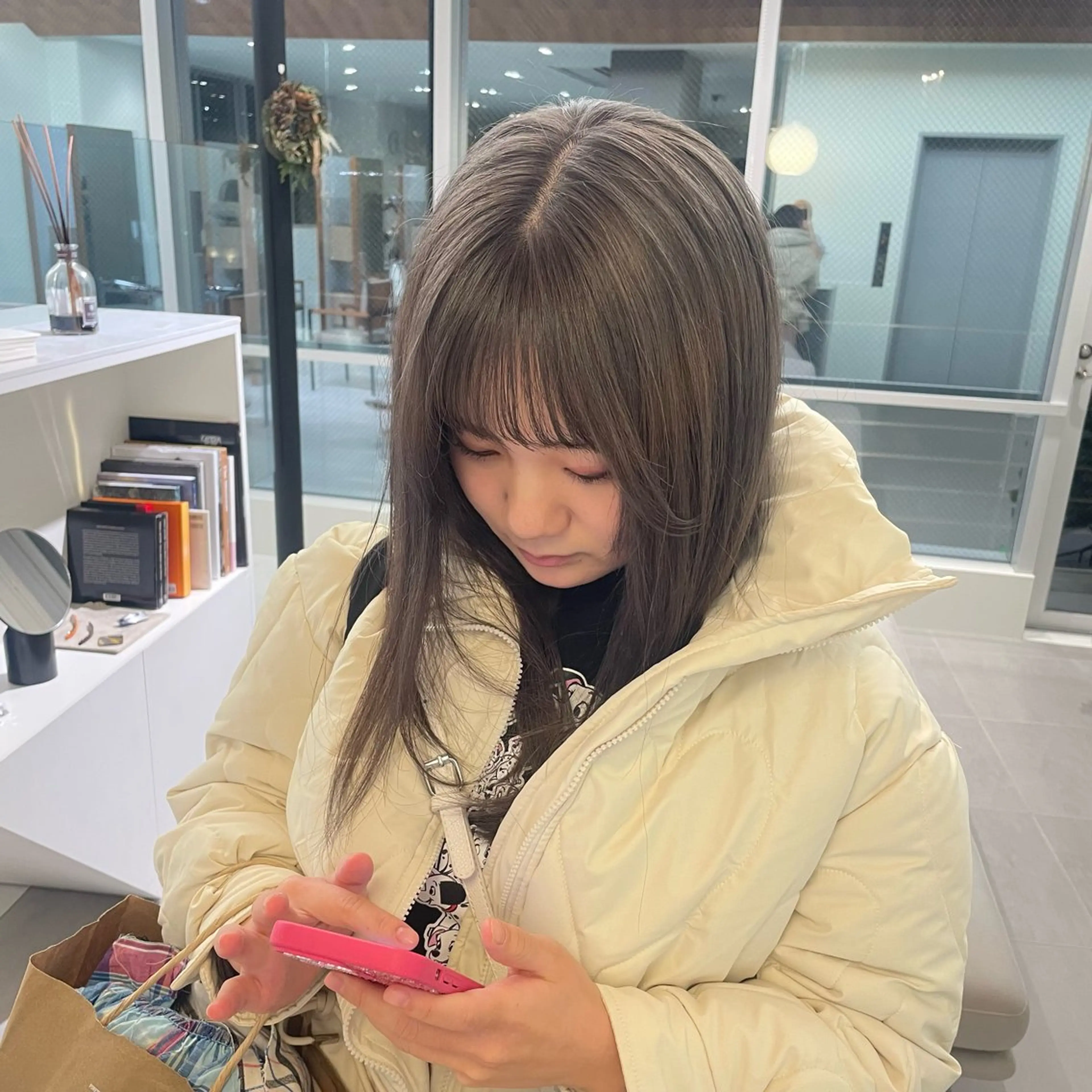 ロング カラー ベージュカラー ブリーチ 透明感カラー ダブルカラー グレージュ ヘアカラー トリートメント ブリーチ/レイヤー 🌻Mutsumiのヘアスタイル