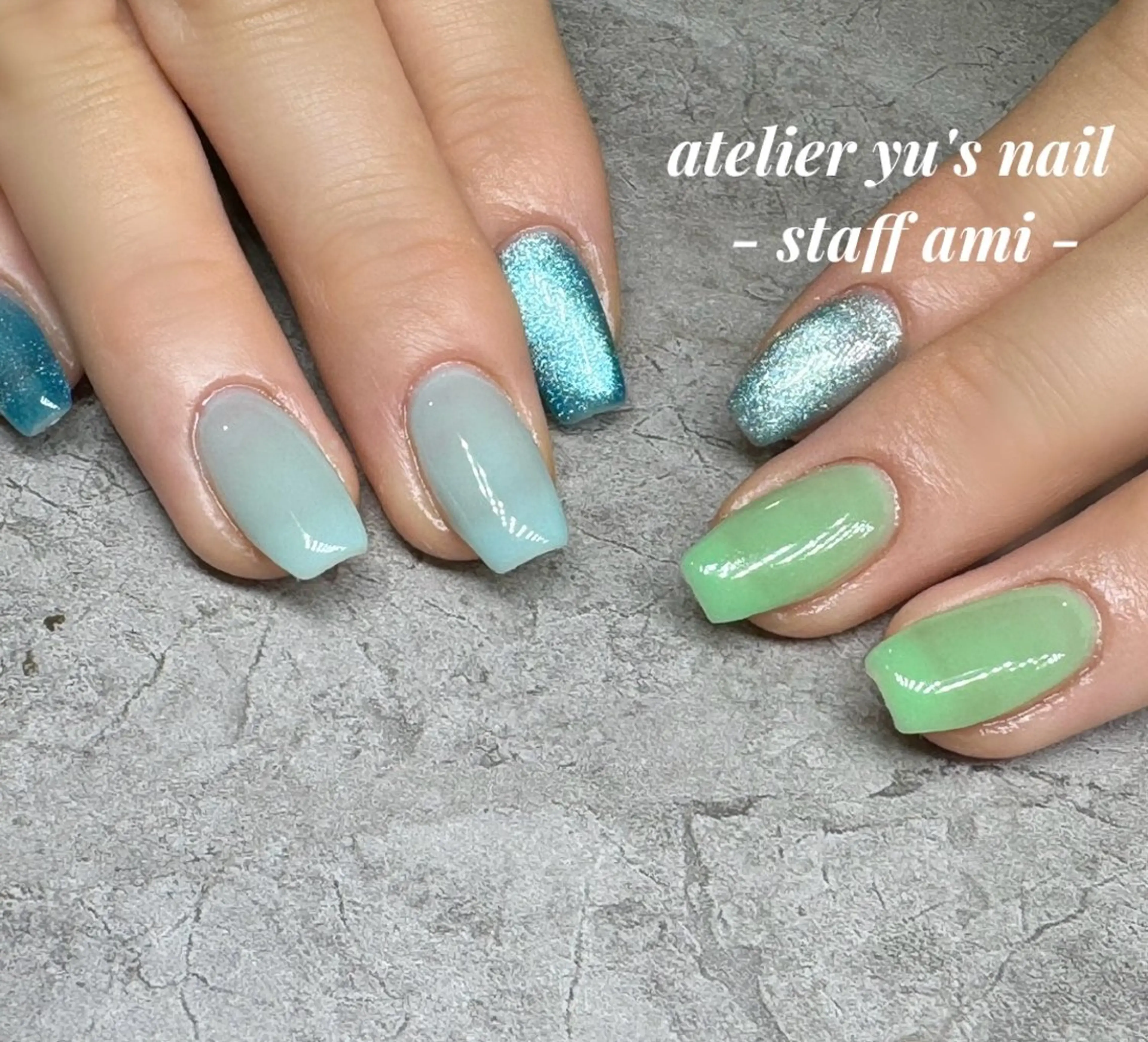 ネイル ブルー グリーン ハンドネイル ハンドケア atelier yu's nail所属・atelier yu's nailのネイルデザイン