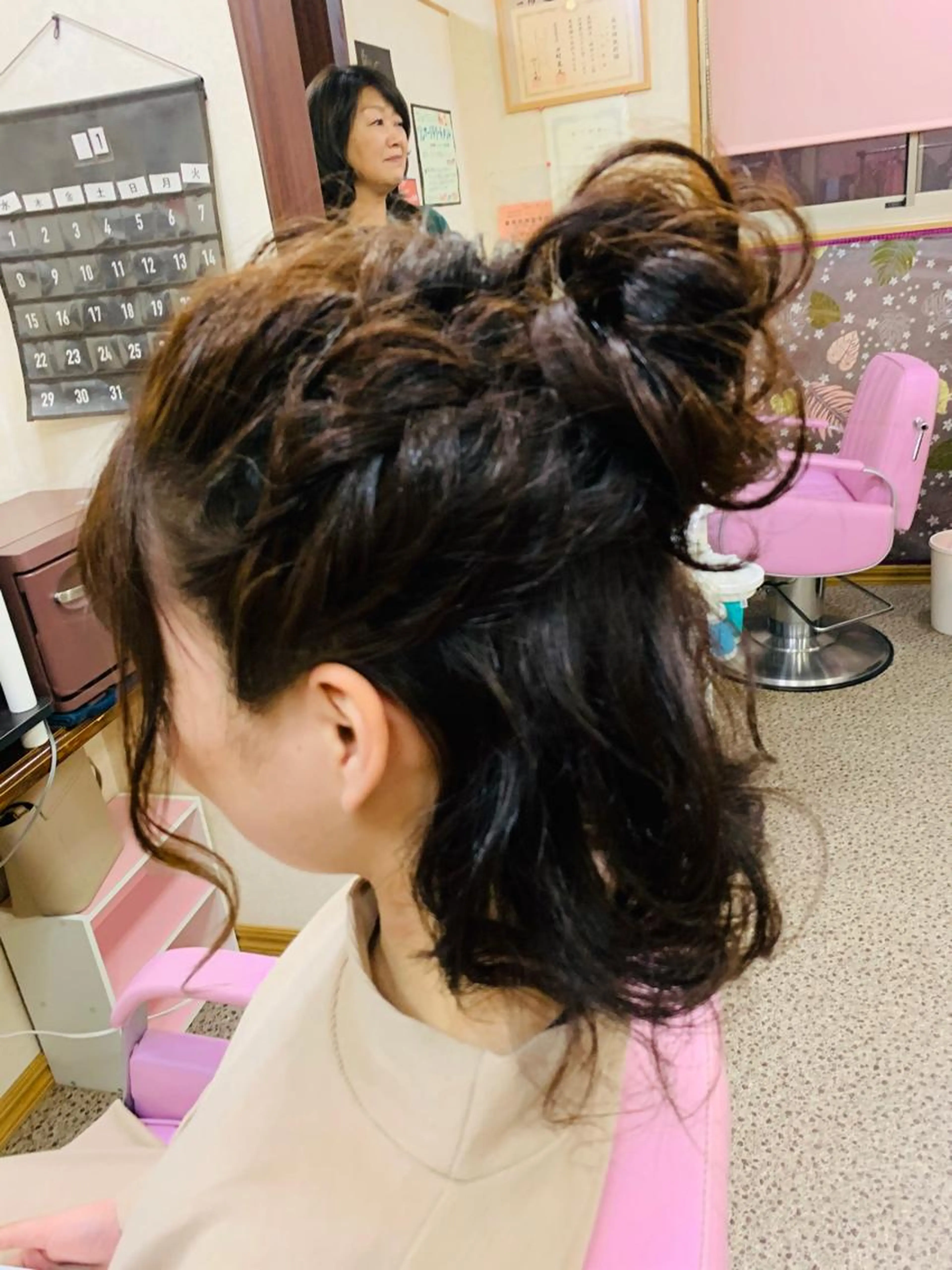 カジュアルアレンジ🎀お呼ばれアレンジ👱‍♀️など、お客様の御用事に応じてセットさせて頂きます✨の写真