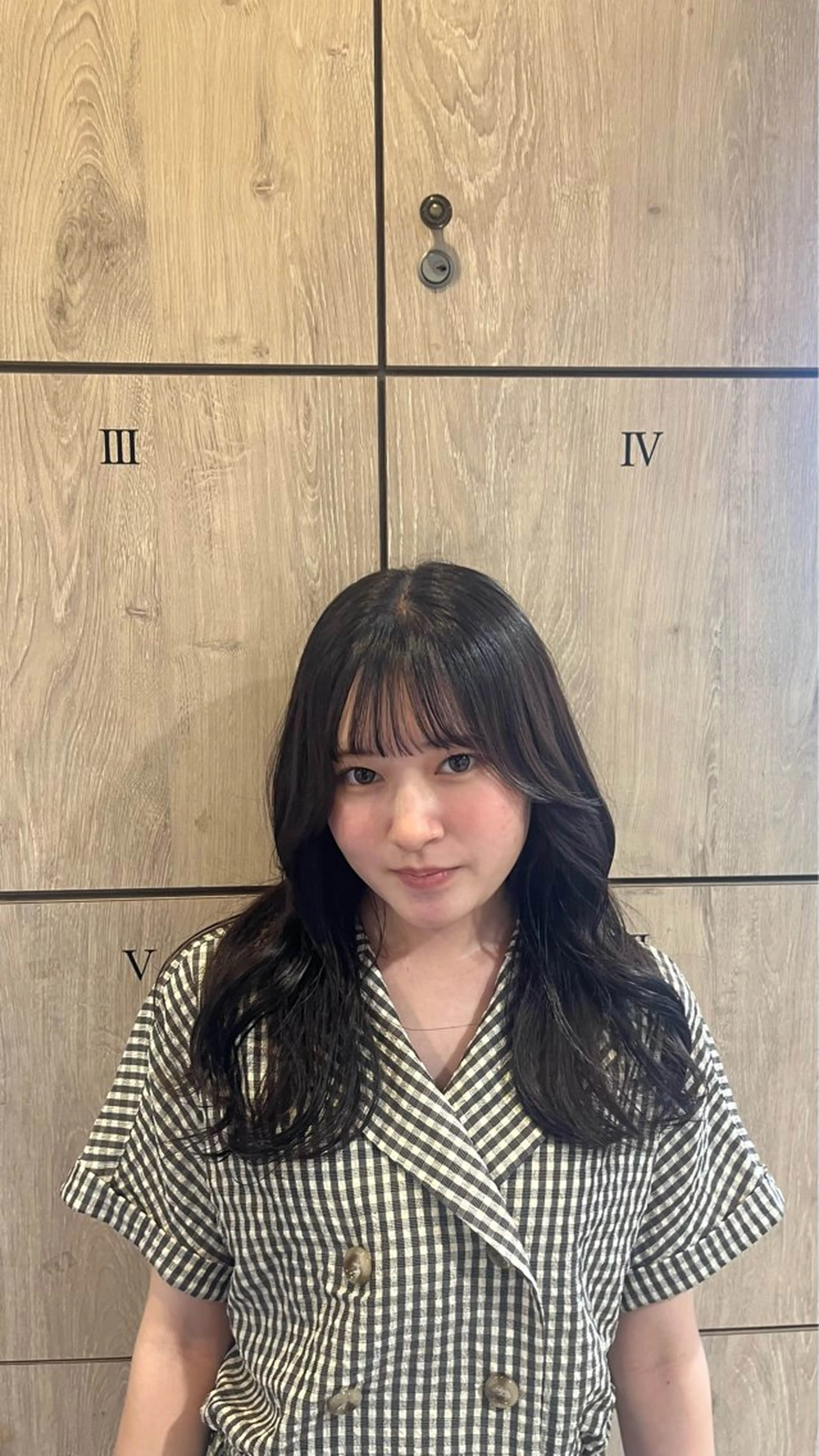 セミロング 夏向/ハイトーン /パーマのヘアスタイル